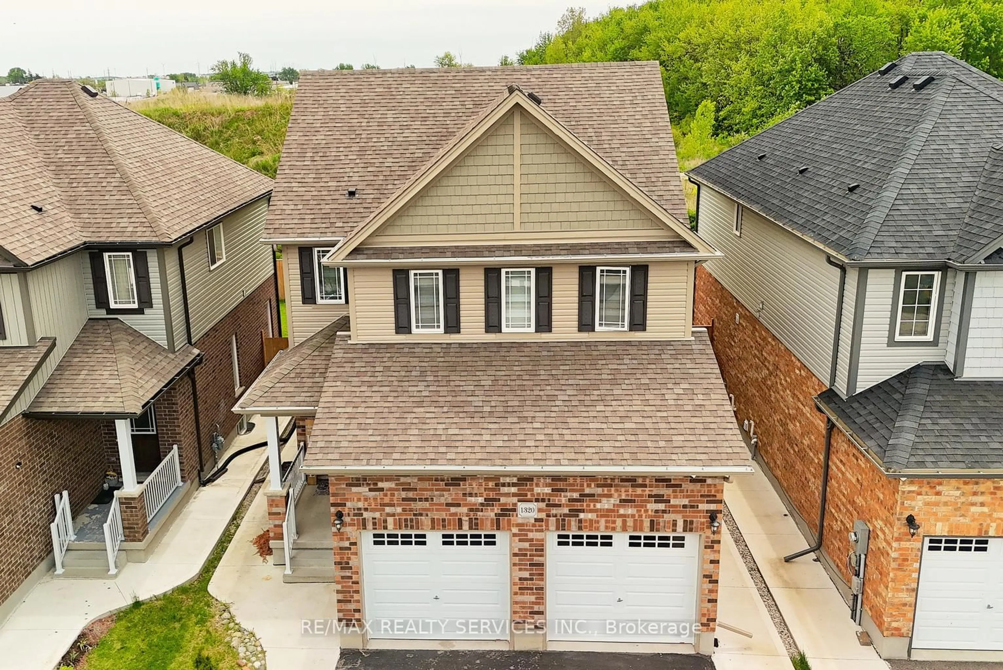 A pic from outside/outdoor area/front of a property/back of a property/a pic from drone, street for 1320 Calais Dr, Woodstock Ontario N4T 0L8