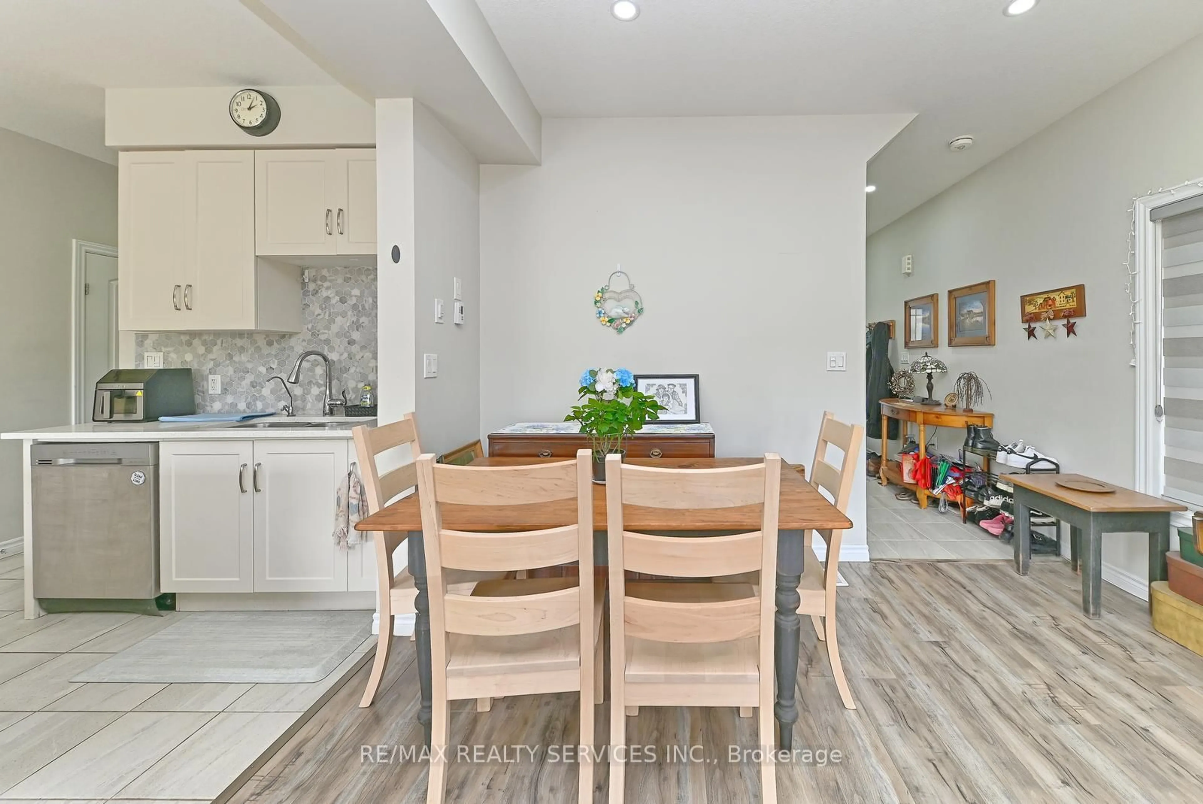 Open concept kitchen, unknown for 1320 Calais Dr, Woodstock Ontario N4T 0L8