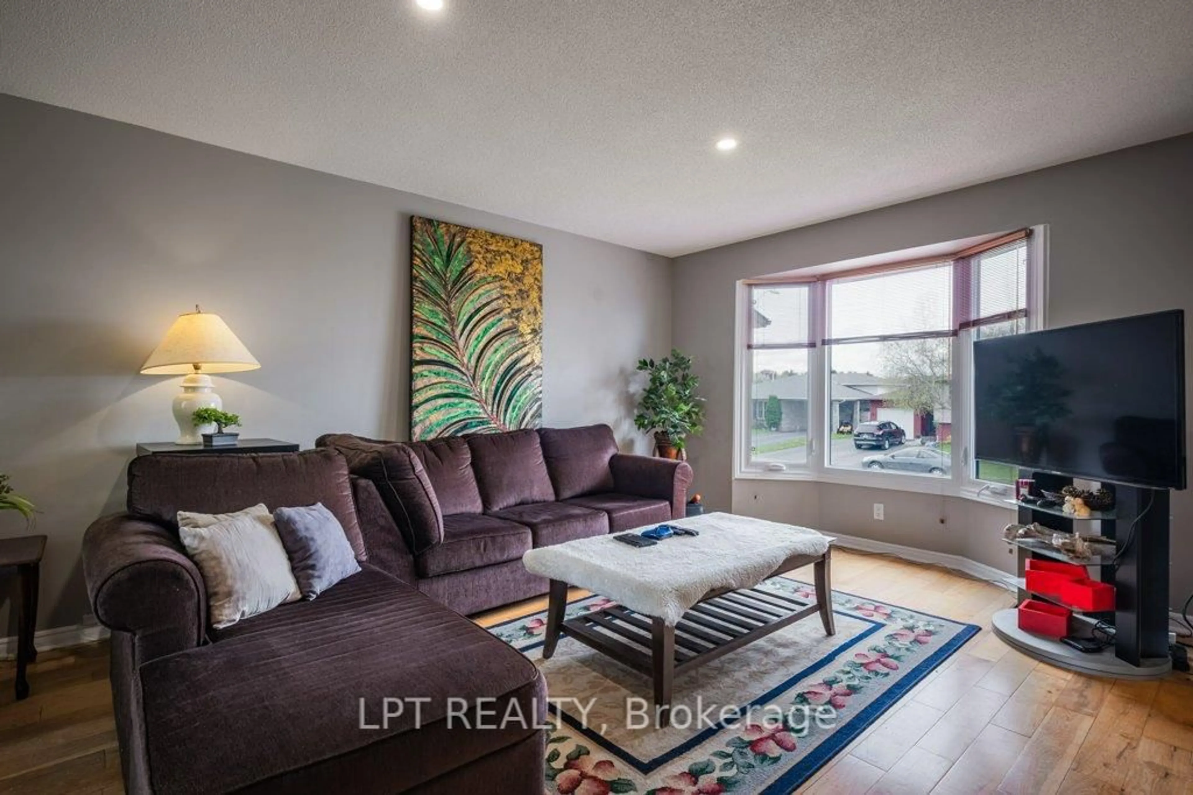 Living room with furniture, wood/laminate floor for 304 Sunrise Cres, Kingston Ontario K7M 8C3