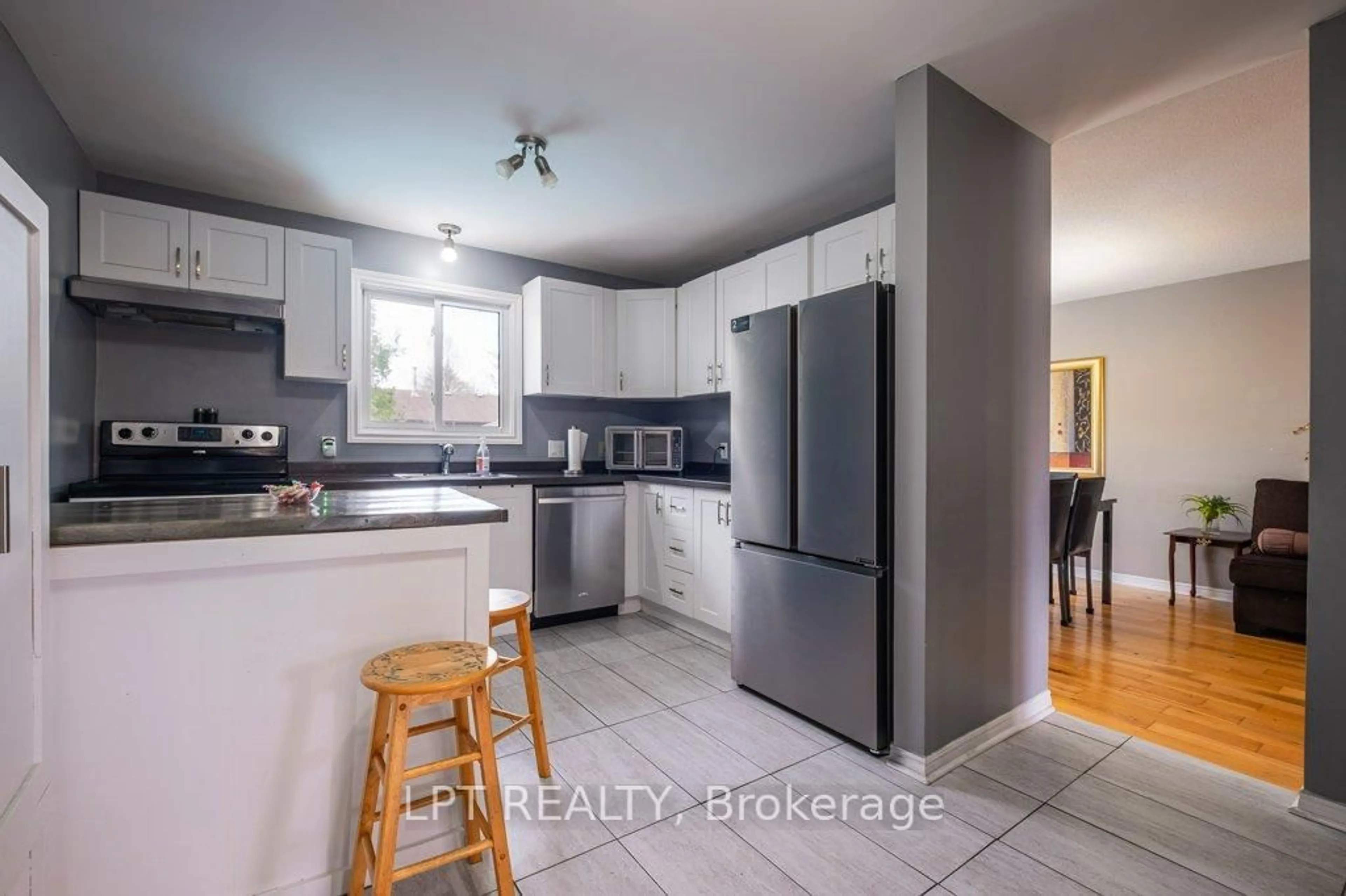 Open concept kitchen, unknown for 304 Sunrise Cres, Kingston Ontario K7M 8C3