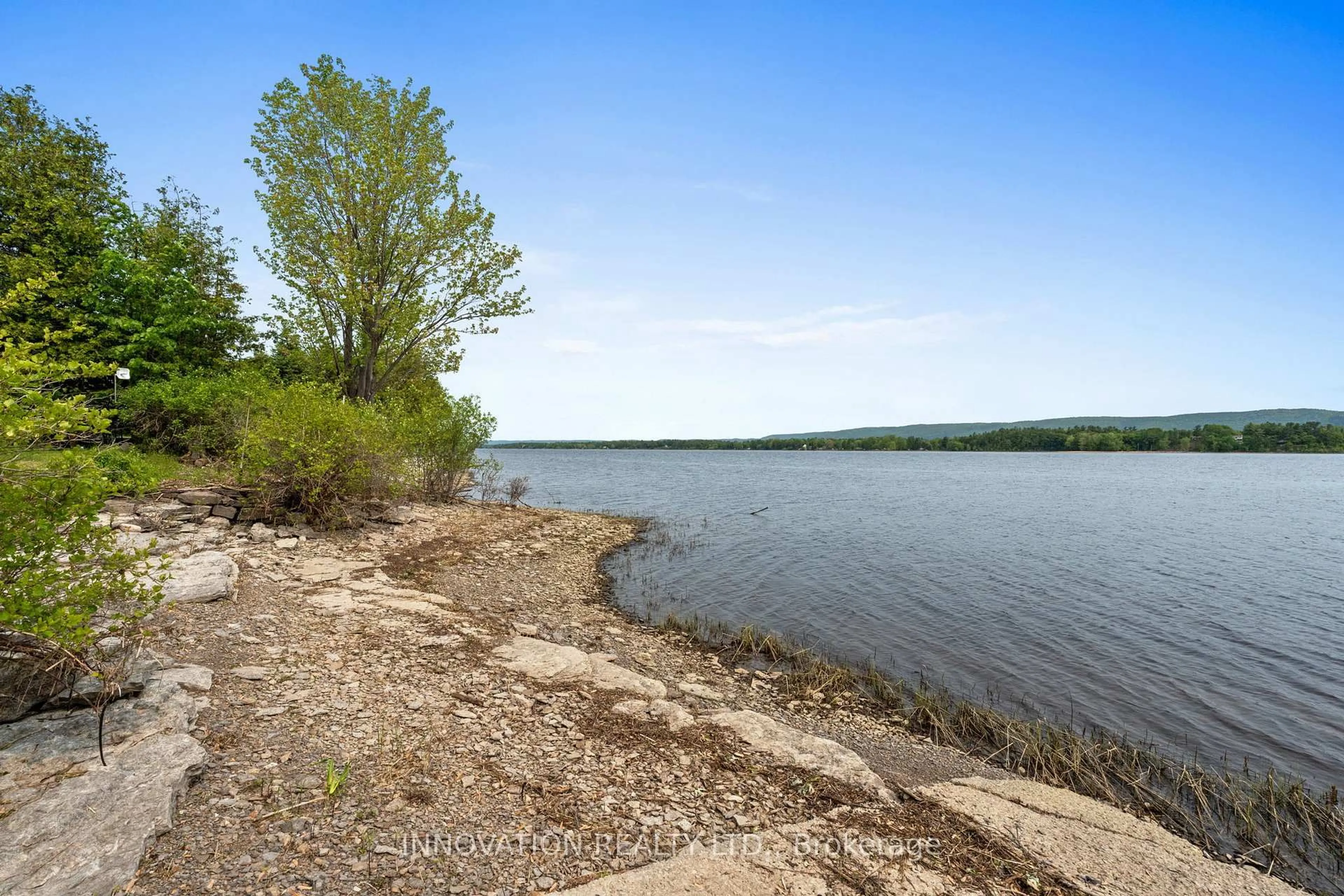 Patio, water/lake/river/ocean view for 138 Wren St, Ottawa Ontario K0A 1T0