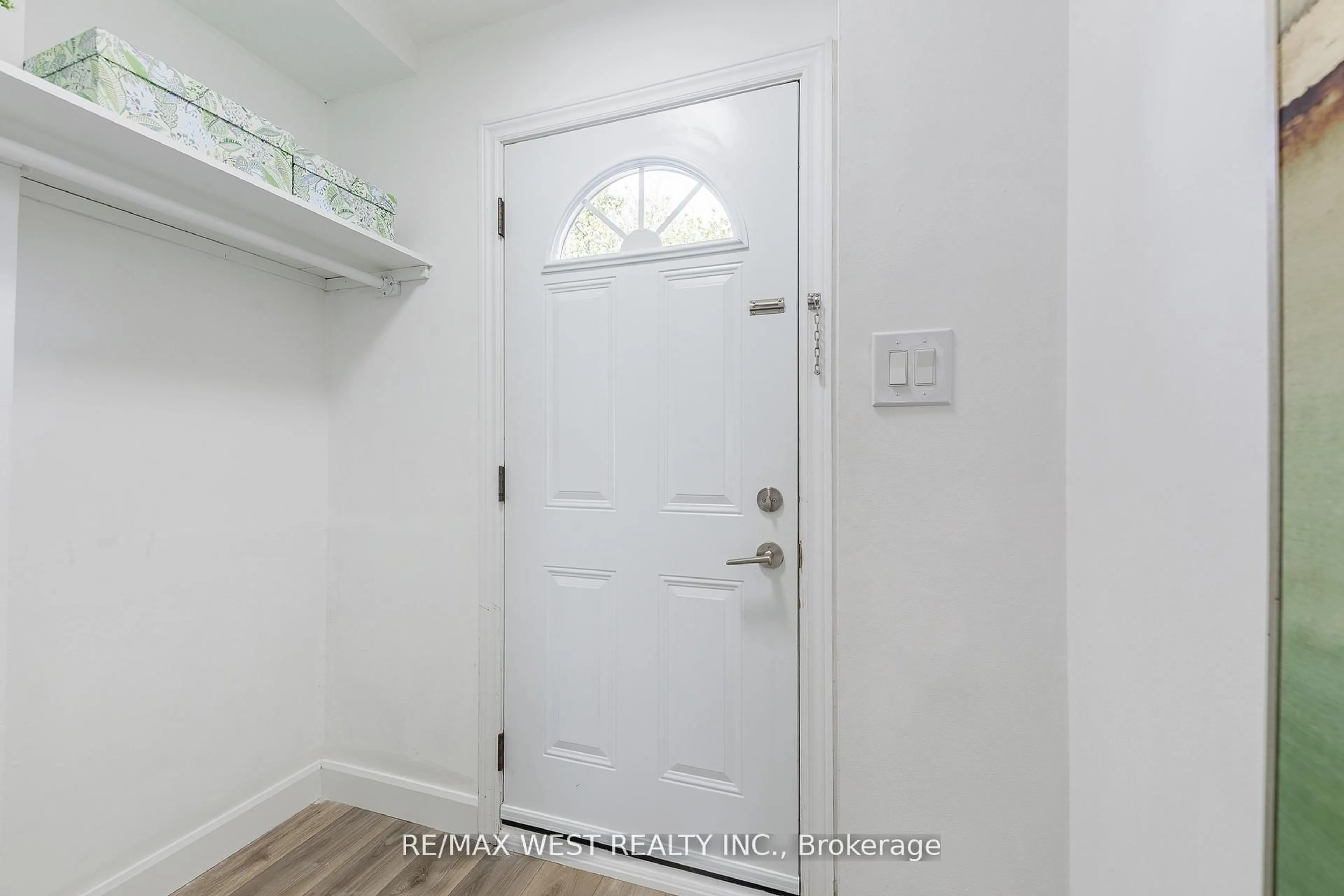 Indoor entryway for 125 Bonaventure Dr #57, Hamilton Ontario L9C 5Y9