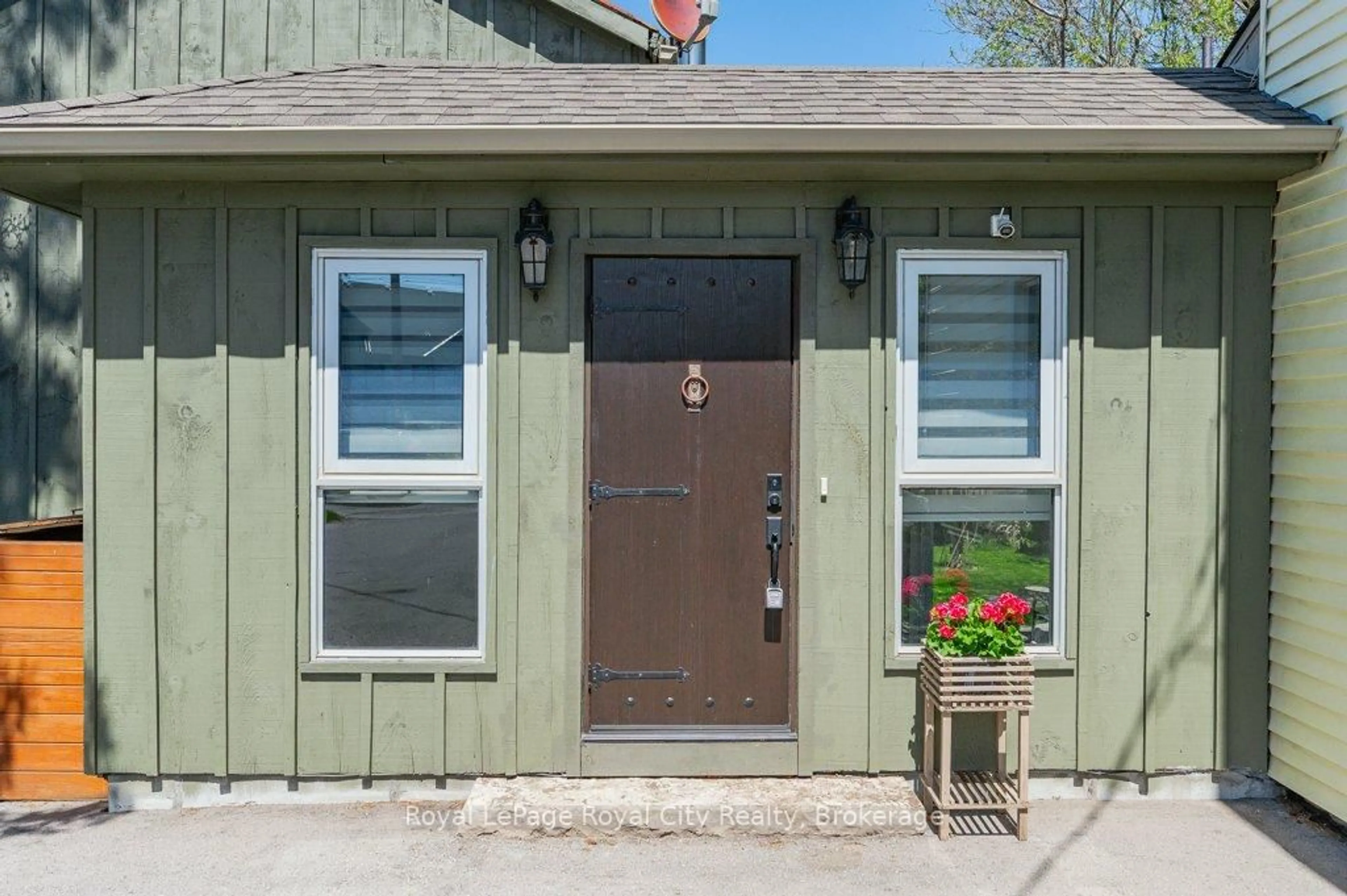 Unknown for 73 Queen St, Puslinch Ontario N1E 4R9