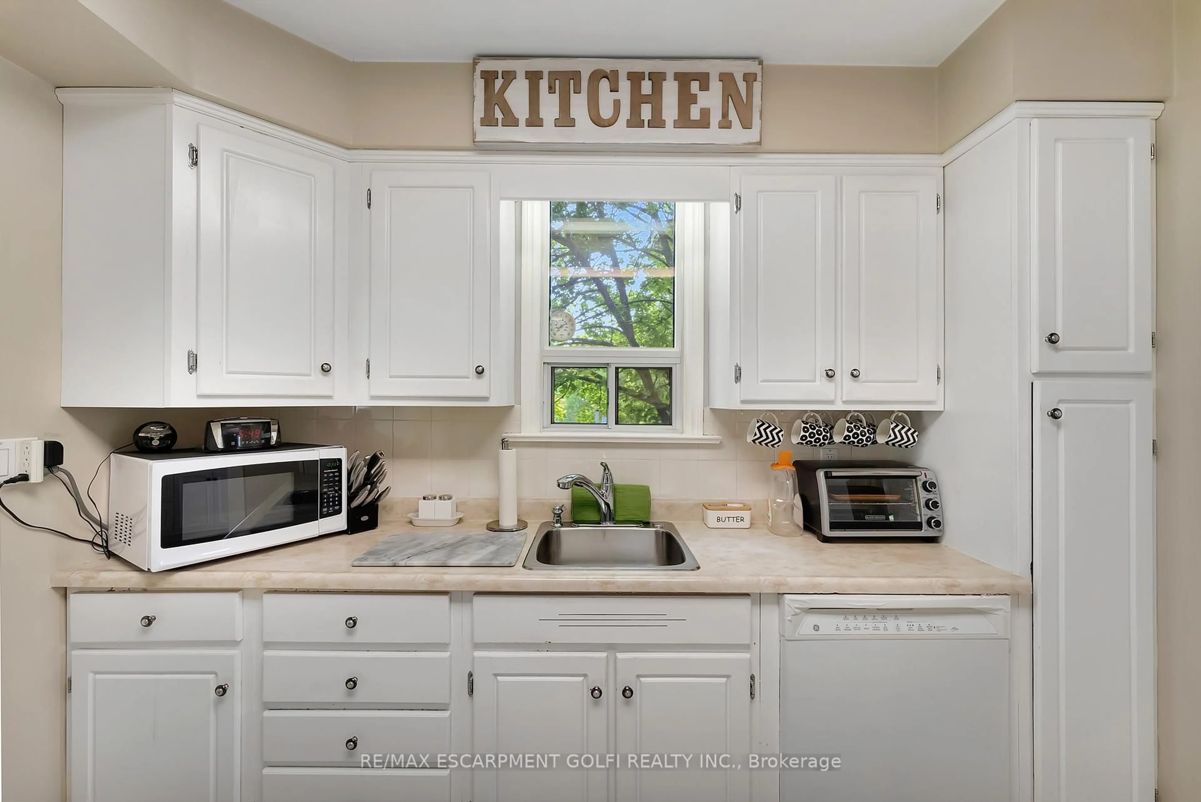 Standard kitchen, ceramic/tile floor for 303 HIGHWAY NO 5, Brant Ontario N0E 1N0