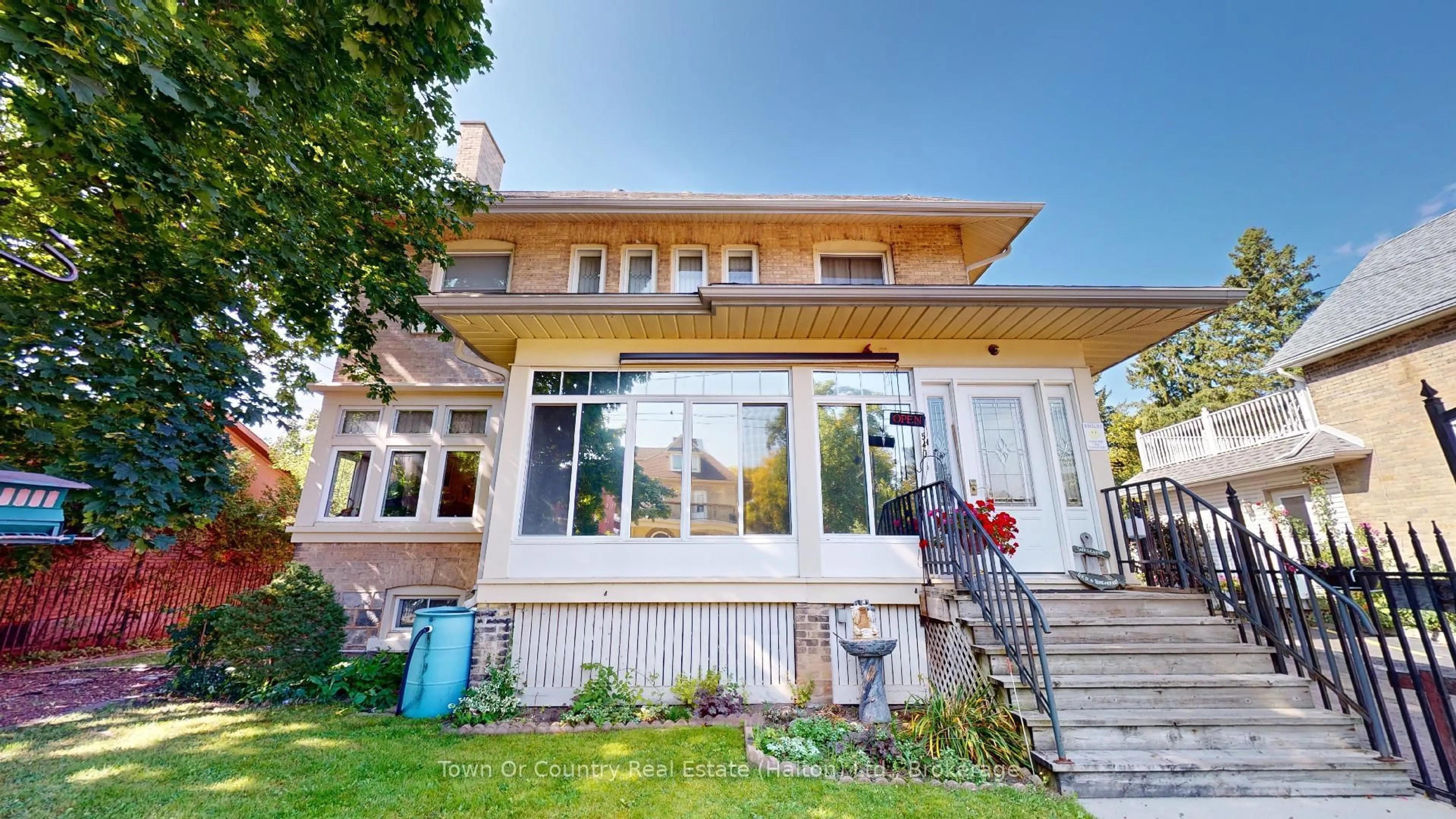Home with vinyl exterior material, building for 540 10th Ave, Hanover Ontario N4N 2P4