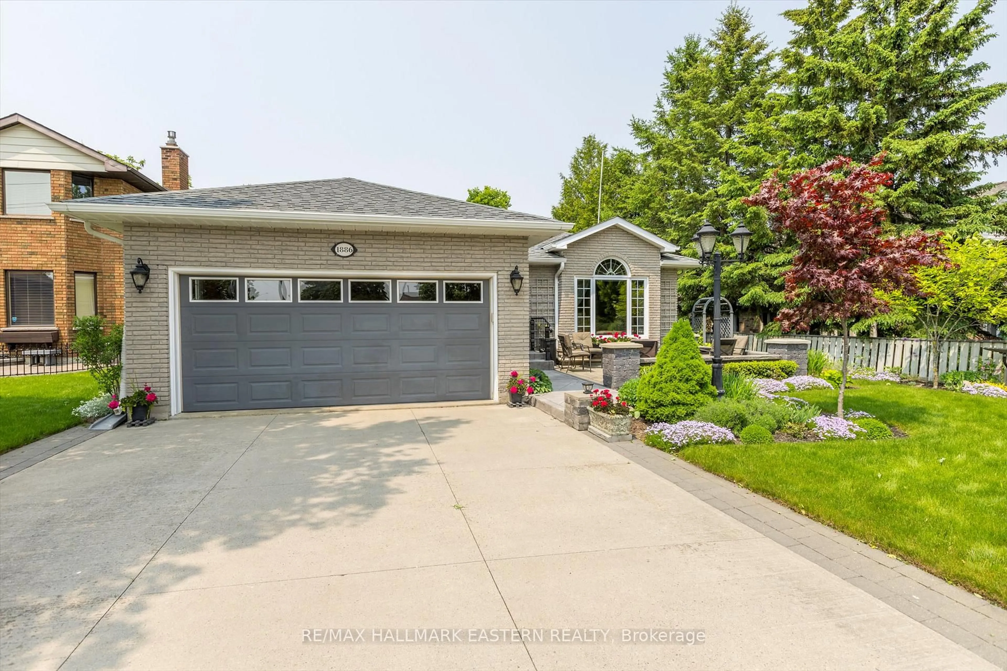 Home with vinyl exterior material, street for 1886 Cherryhill Rd, Peterborough West Ontario K9K 2E3