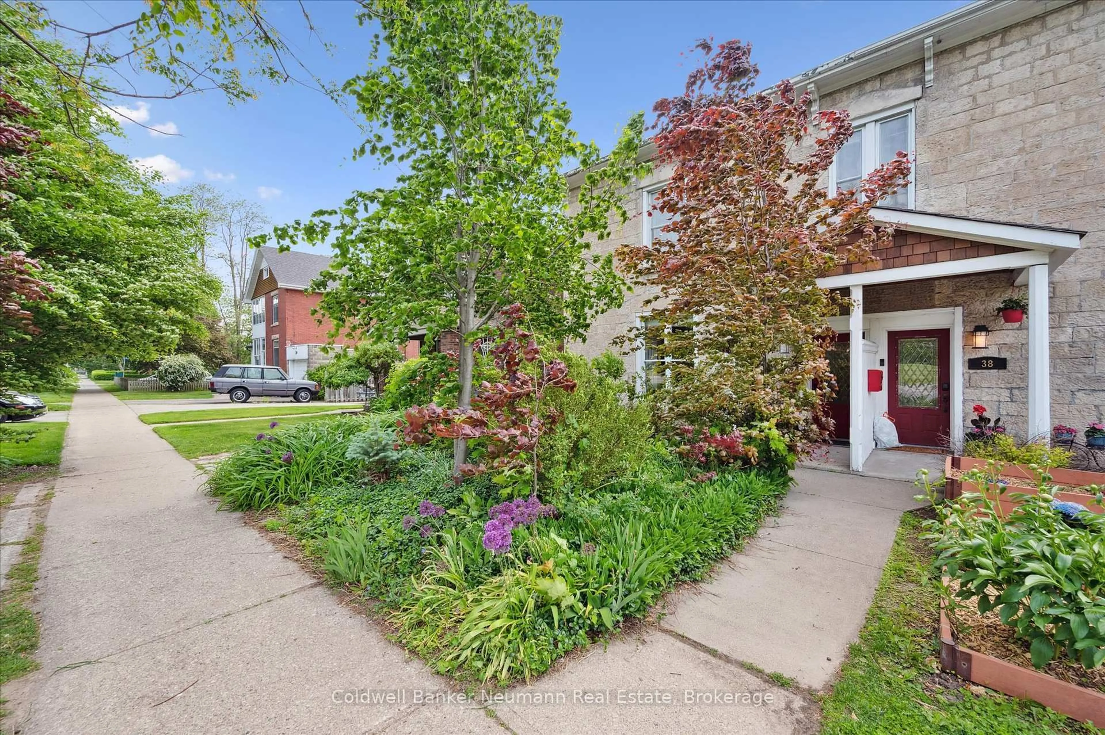 Patio, street for 36 Waterloo Ave, Guelph Ontario N1H 3H5