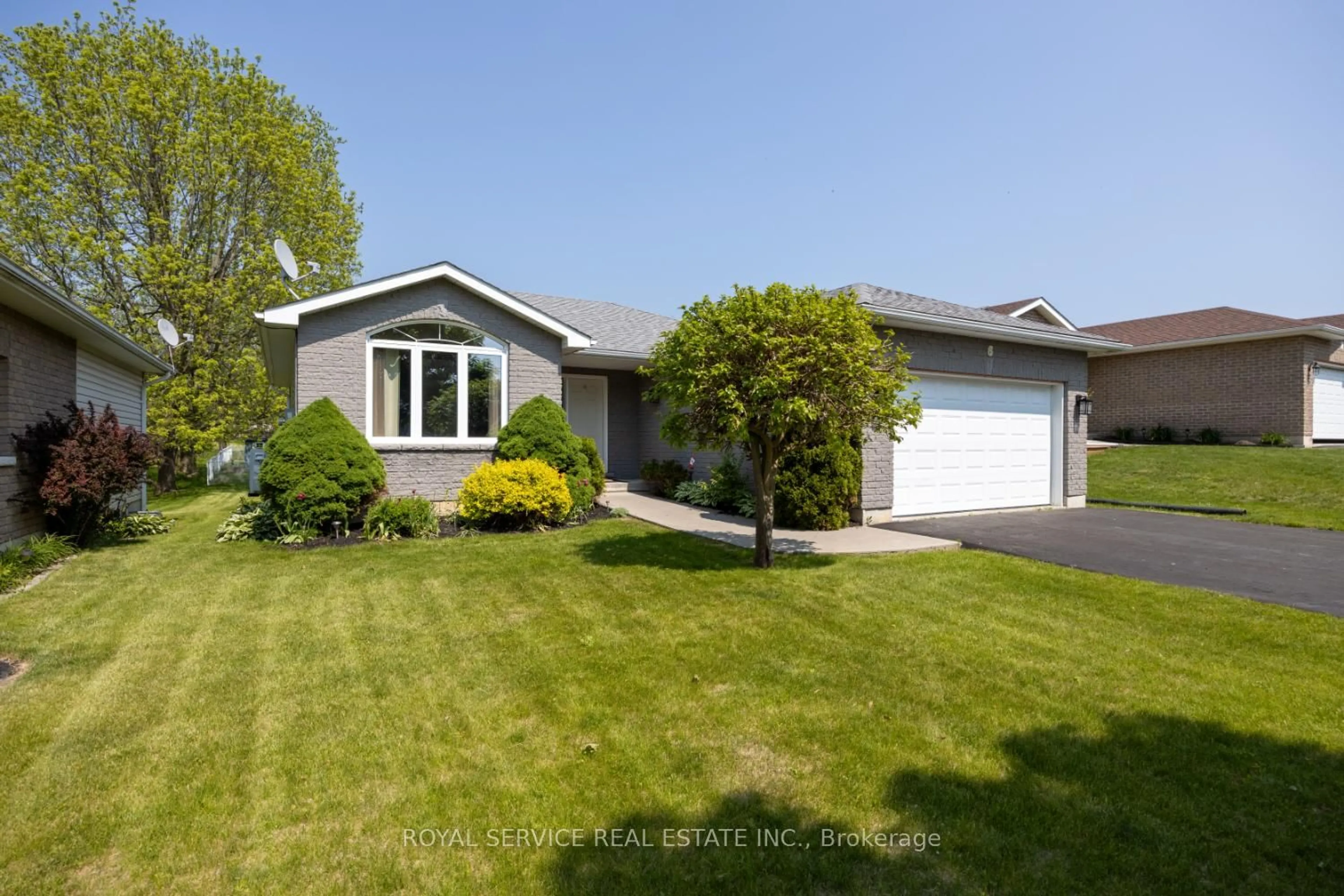 Home with vinyl exterior material, street for 6 Jane's Crt, Cramahe Ontario K0K 1S0
