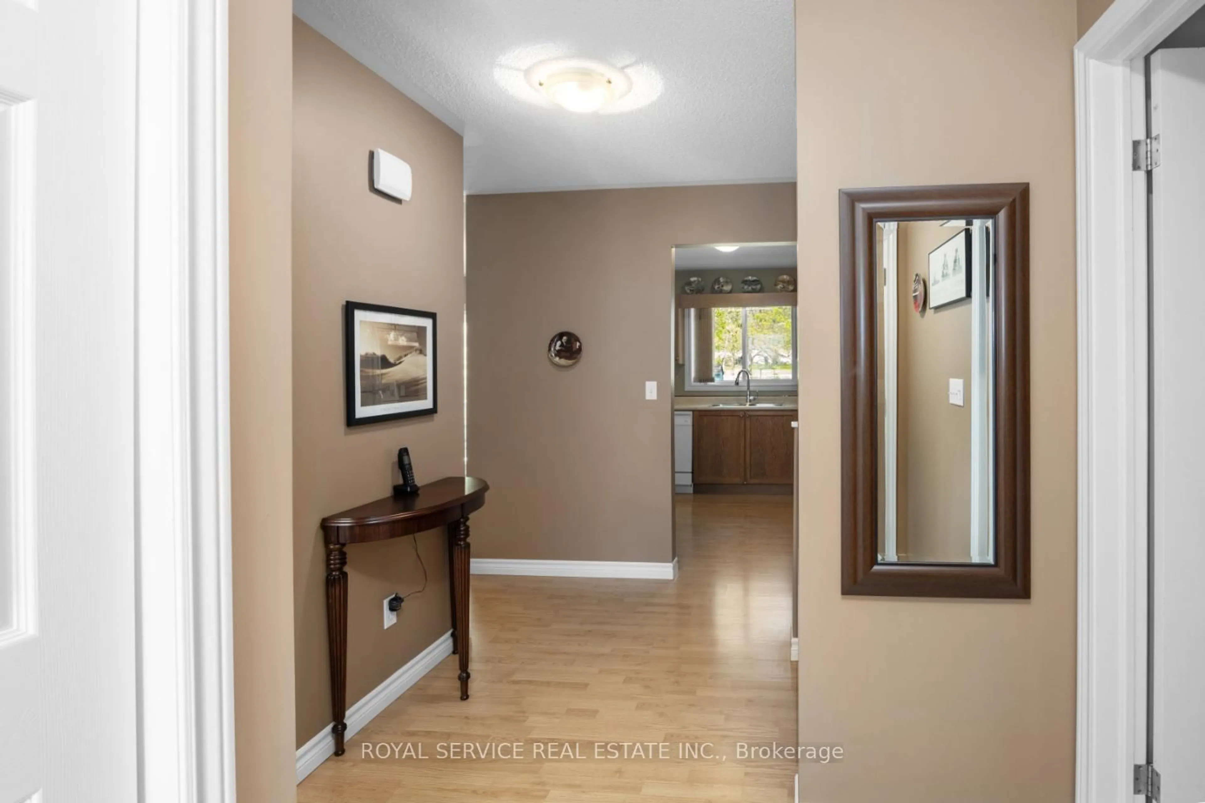 Indoor entryway for 6 Jane's Crt, Cramahe Ontario K0K 1S0