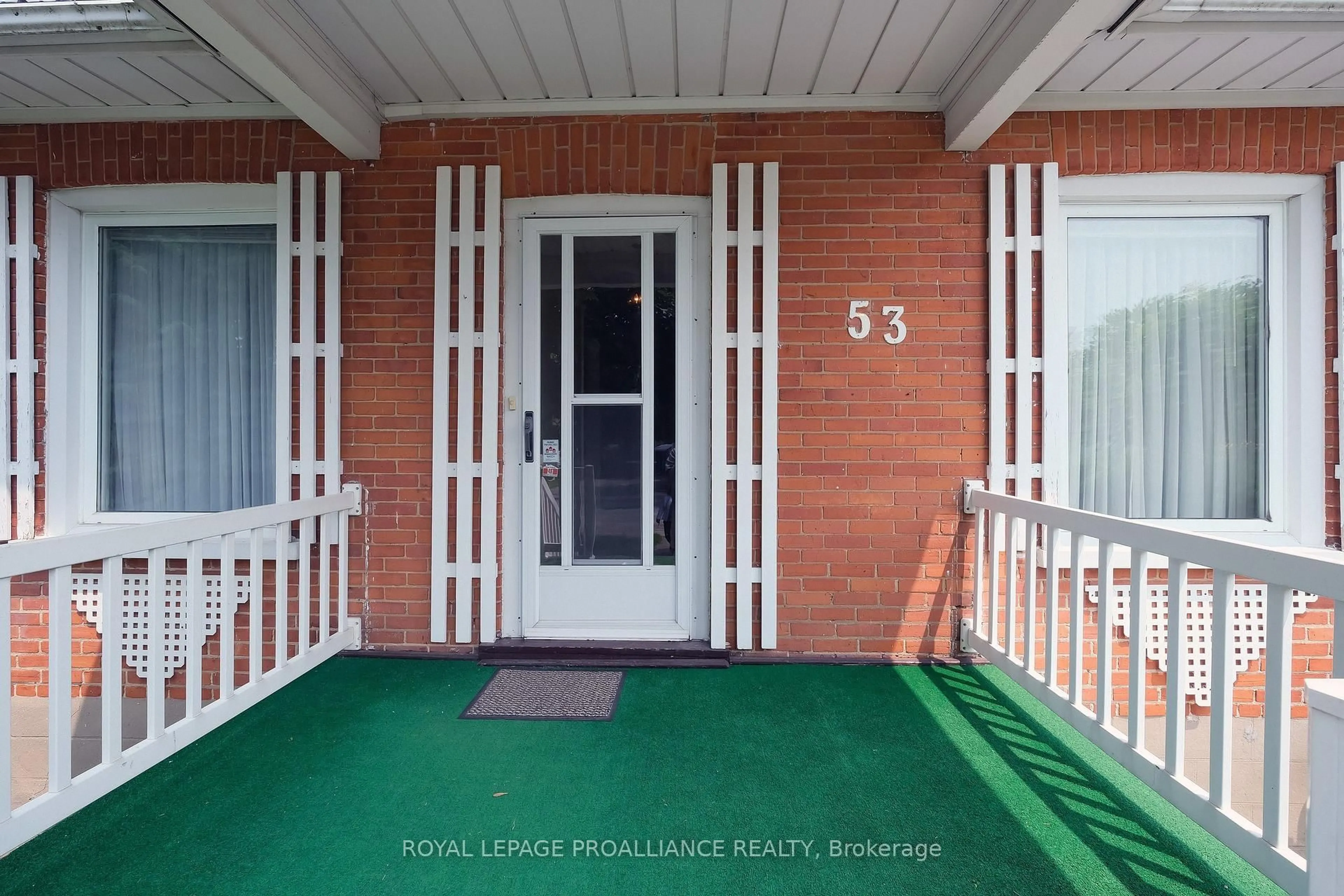 Indoor entryway for 53 Gordon St, Belleville Ontario K8P 3E6