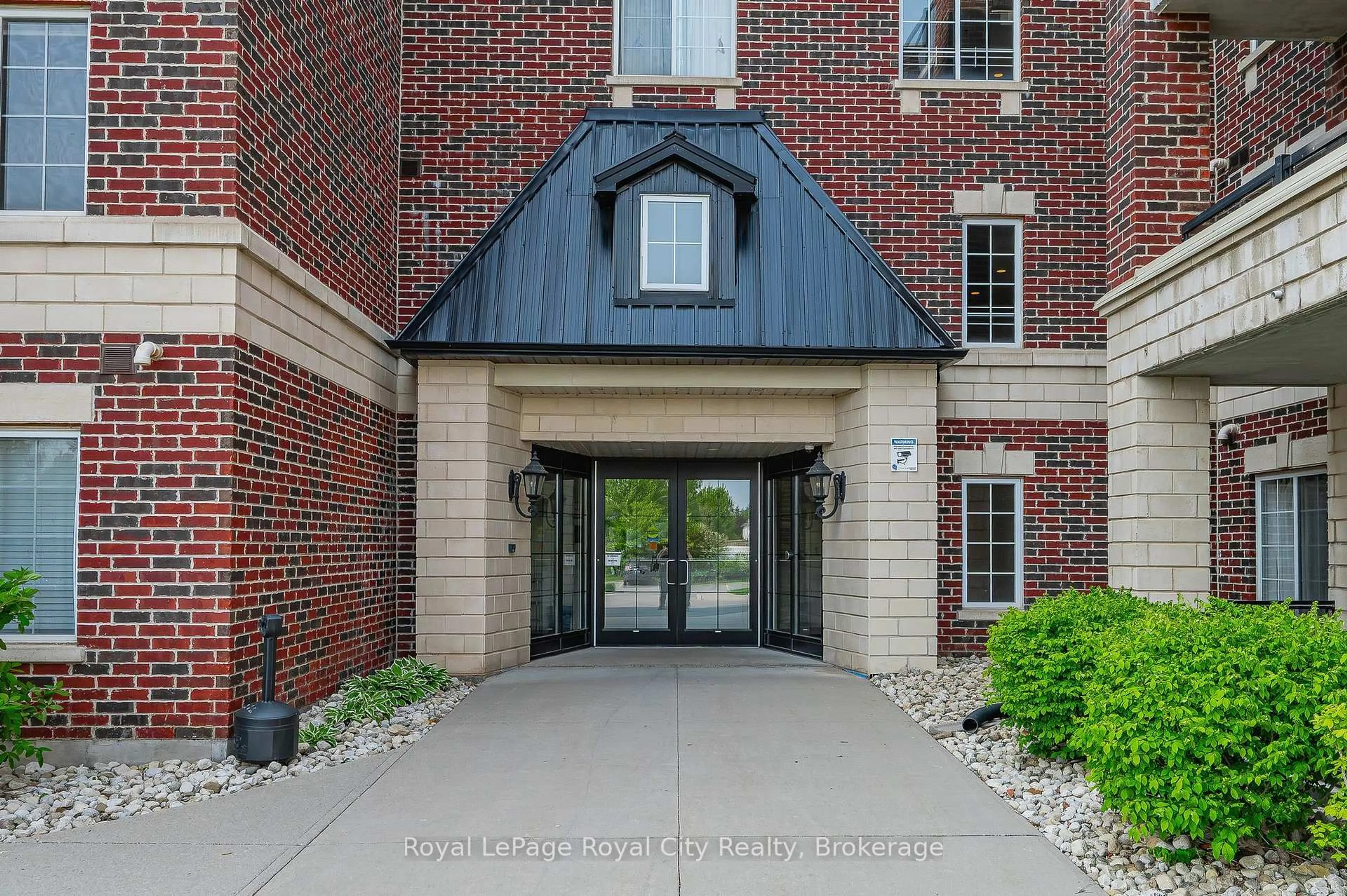 Indoor foyer for 308 Watson Pkwy #408, Guelph Ontario N1E 0G7