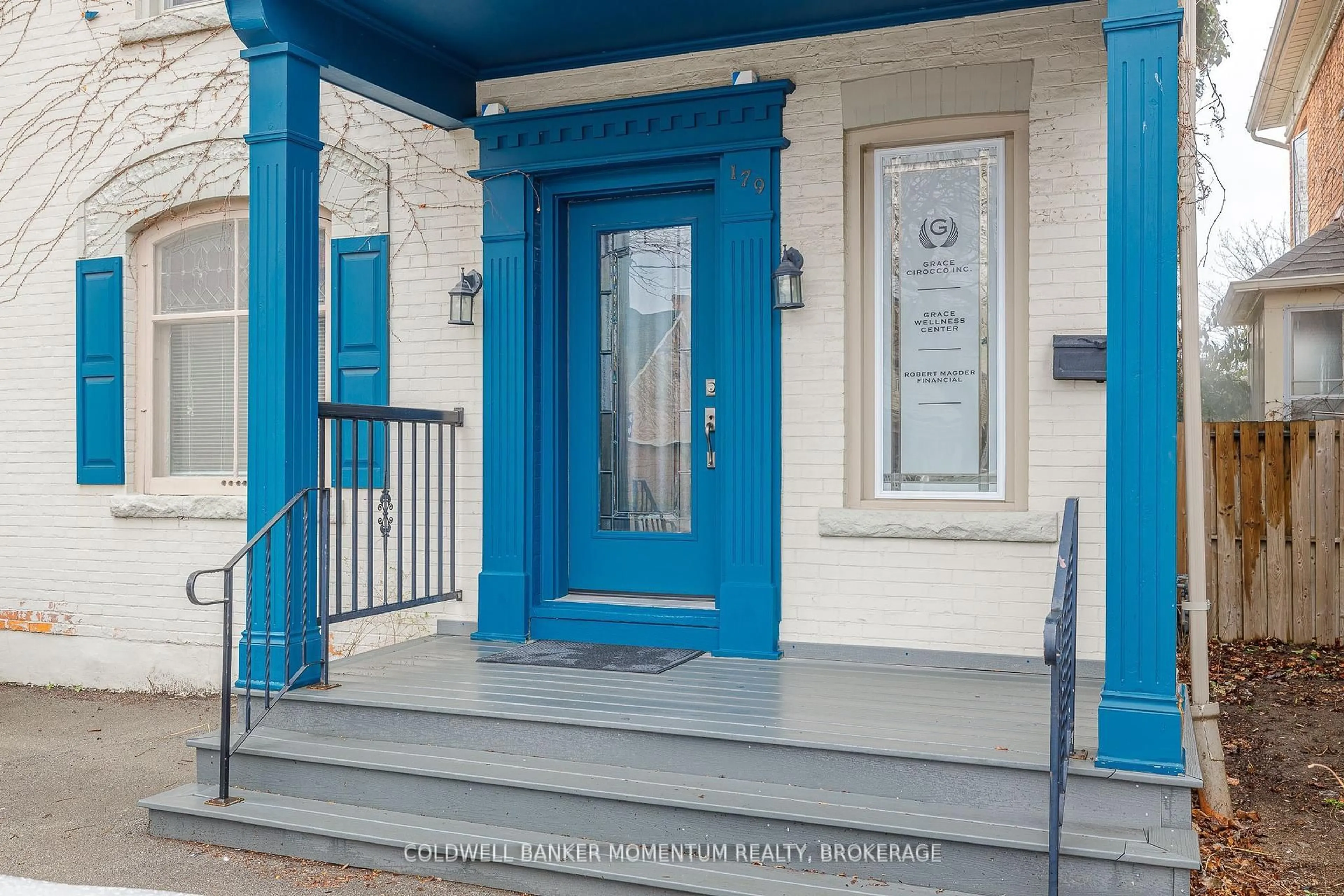 Indoor entryway for 179 King St, St. Catharines Ontario L2R 3J5