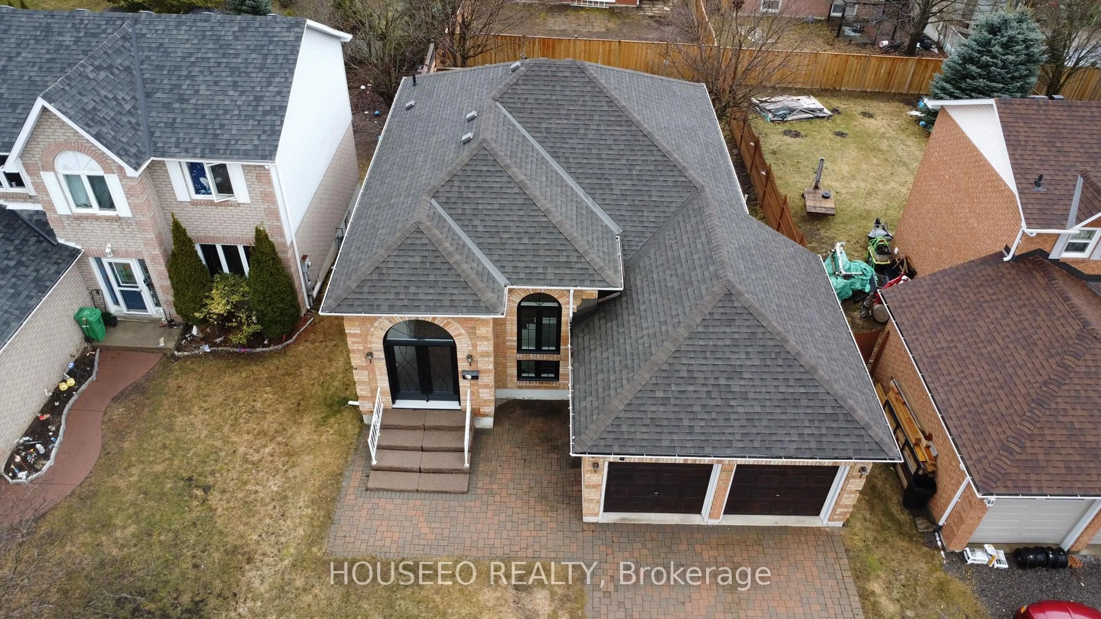 A pic from outside/outdoor area/front of a property/back of a property/a pic from drone, street for 1414 Glenforest Cres, Peterborough West Ontario K9K 2J1
