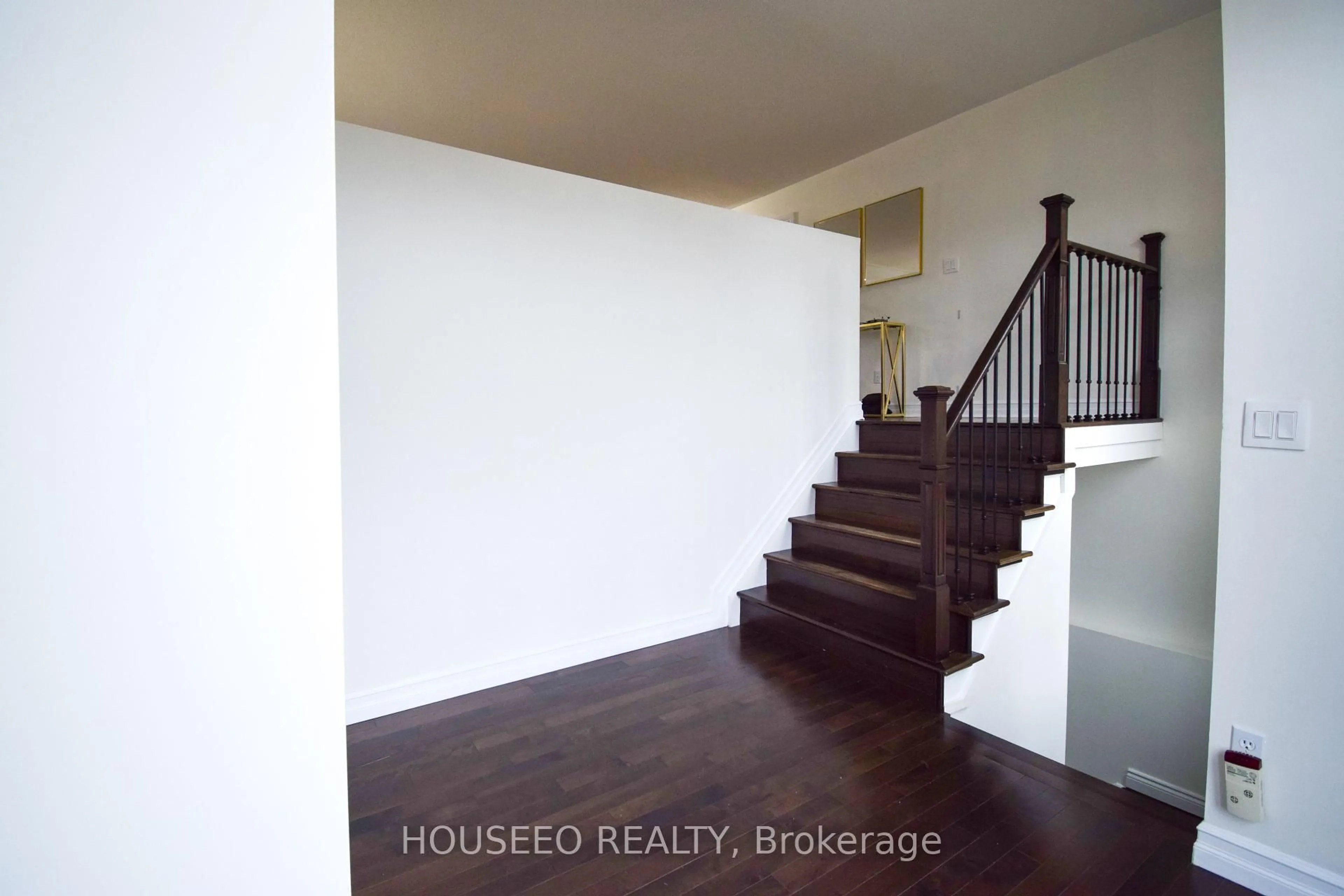 Indoor entryway for 1414 Glenforest Cres, Peterborough West Ontario K9K 2J1