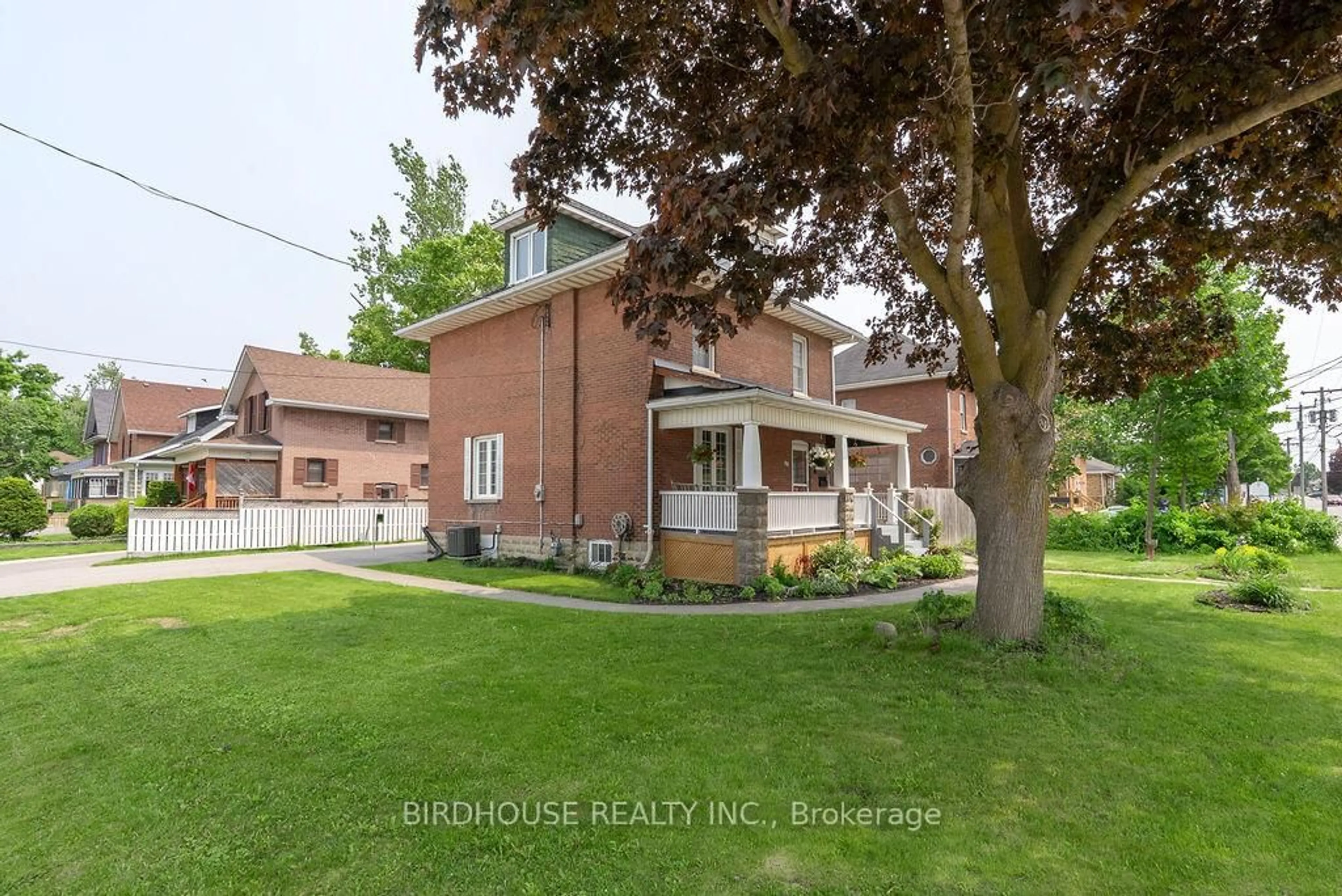 Home with brick exterior material, building for 96 Lindsay St, Kawartha Lakes Ontario K9V 2M6