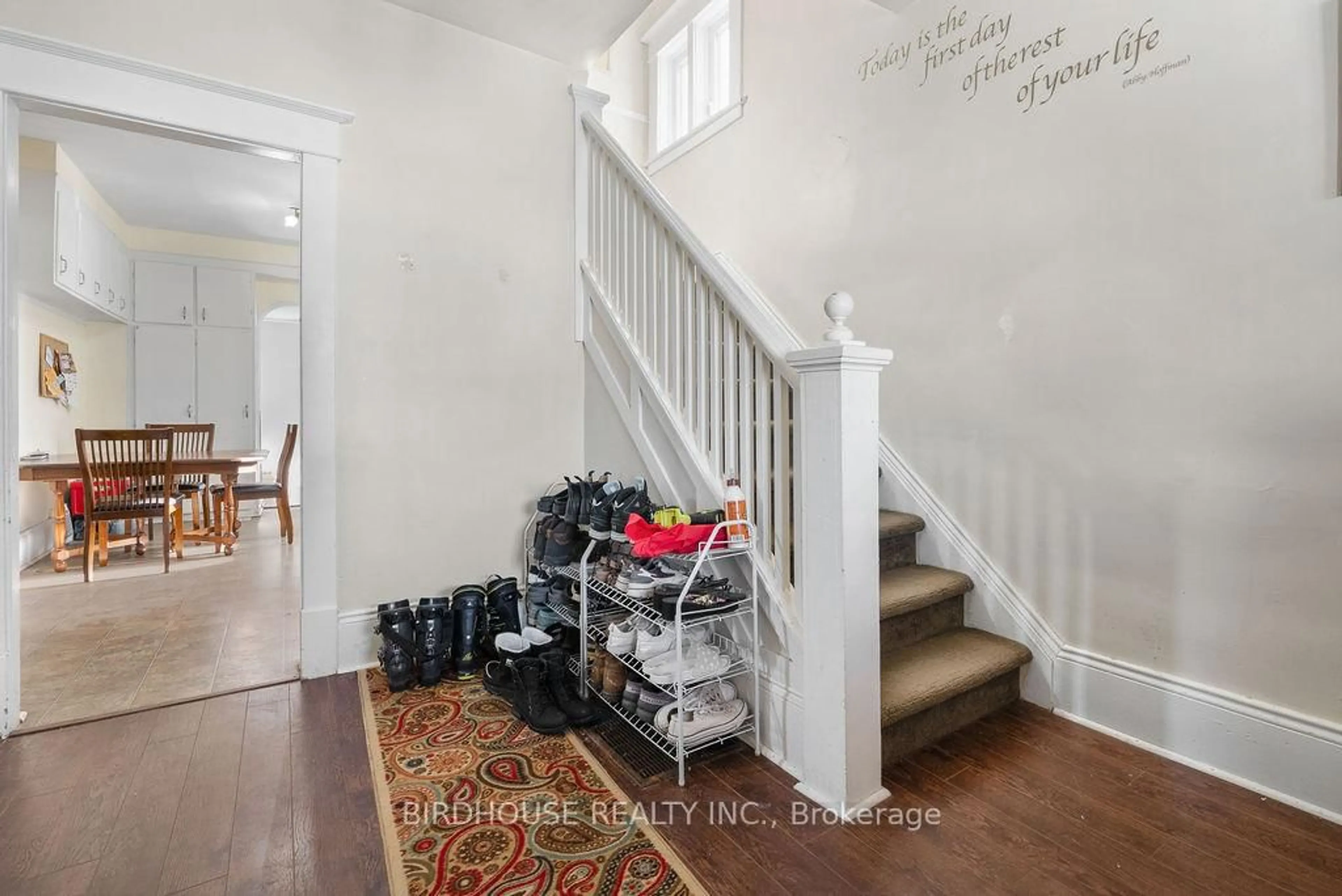 Indoor entryway for 96 Lindsay St, Kawartha Lakes Ontario K9V 2M6