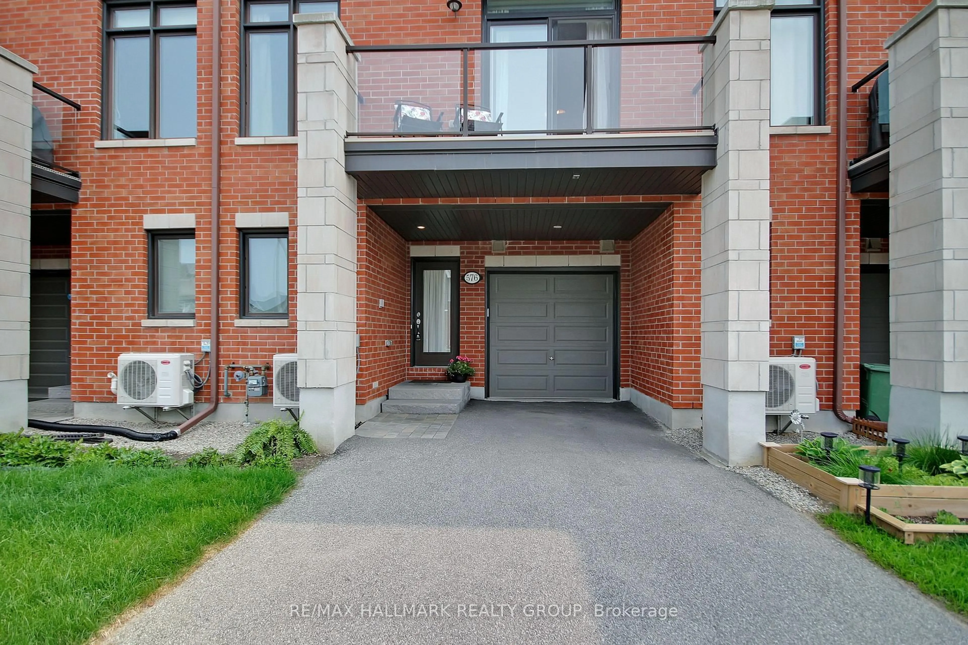 Unknown for 576 Labrador Cres, Ottawa Ontario K1T 0R3