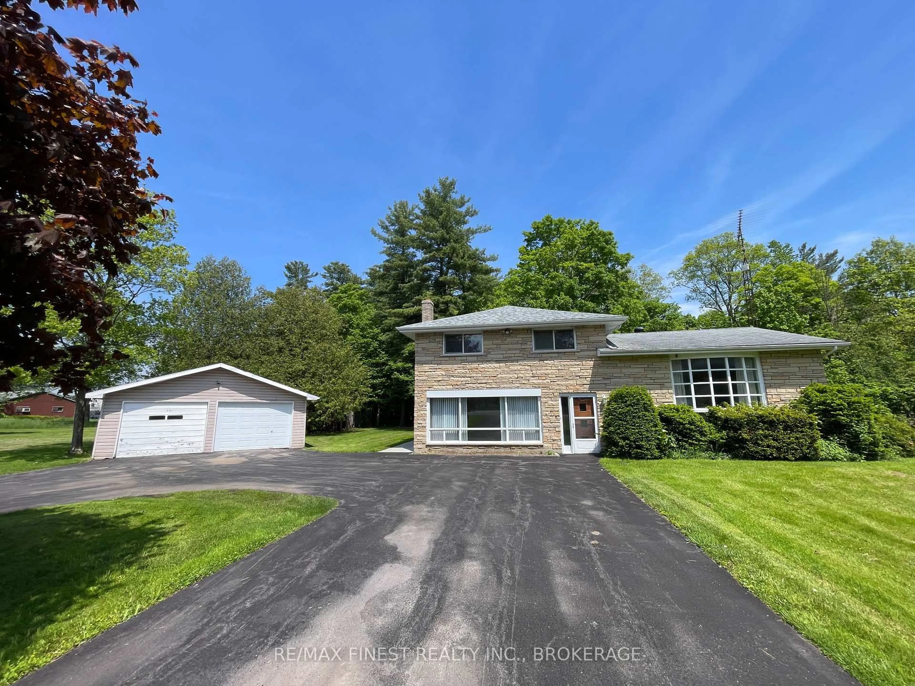 A pic from outside/outdoor area/front of a property/back of a property/a pic from drone, unknown for 3136 Highway 38, Mcdonalds Corners Ontario K0H 1M0