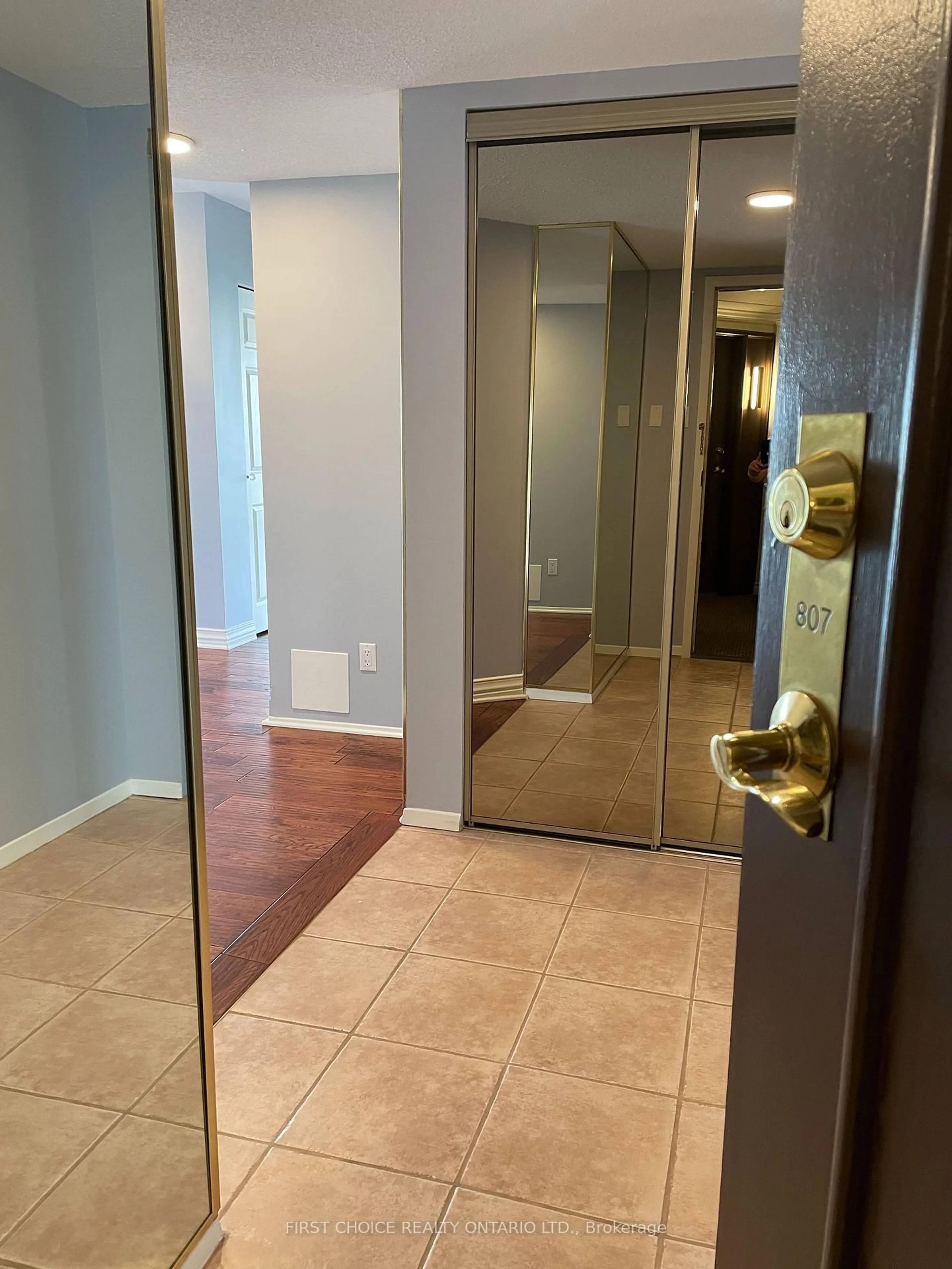 Unknown for 545 St Laurent Blvd #807, Ottawa Ontario K1K 4H9