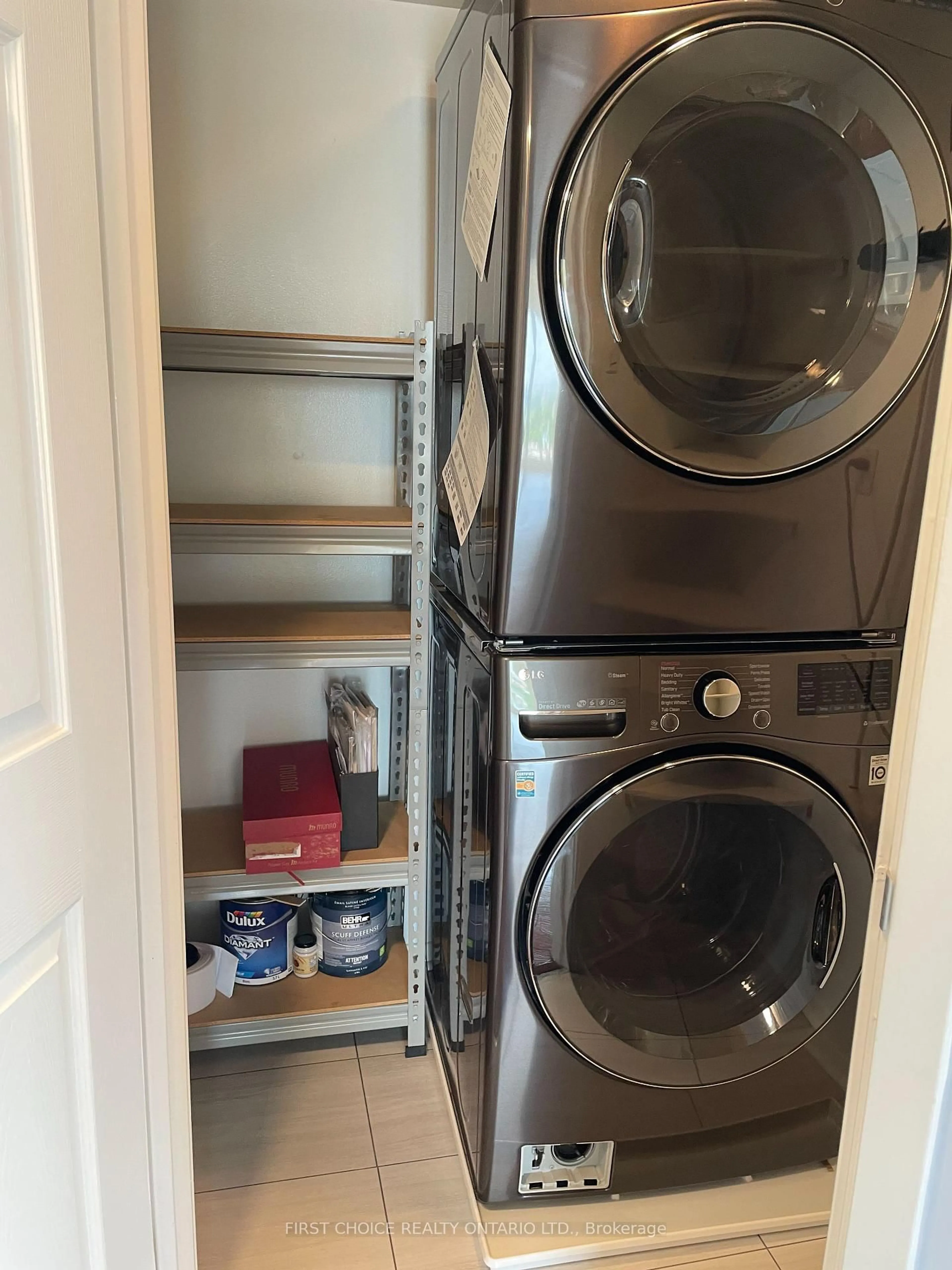 Laundry room for 545 St Laurent Blvd #807, Ottawa Ontario K1K 4H9