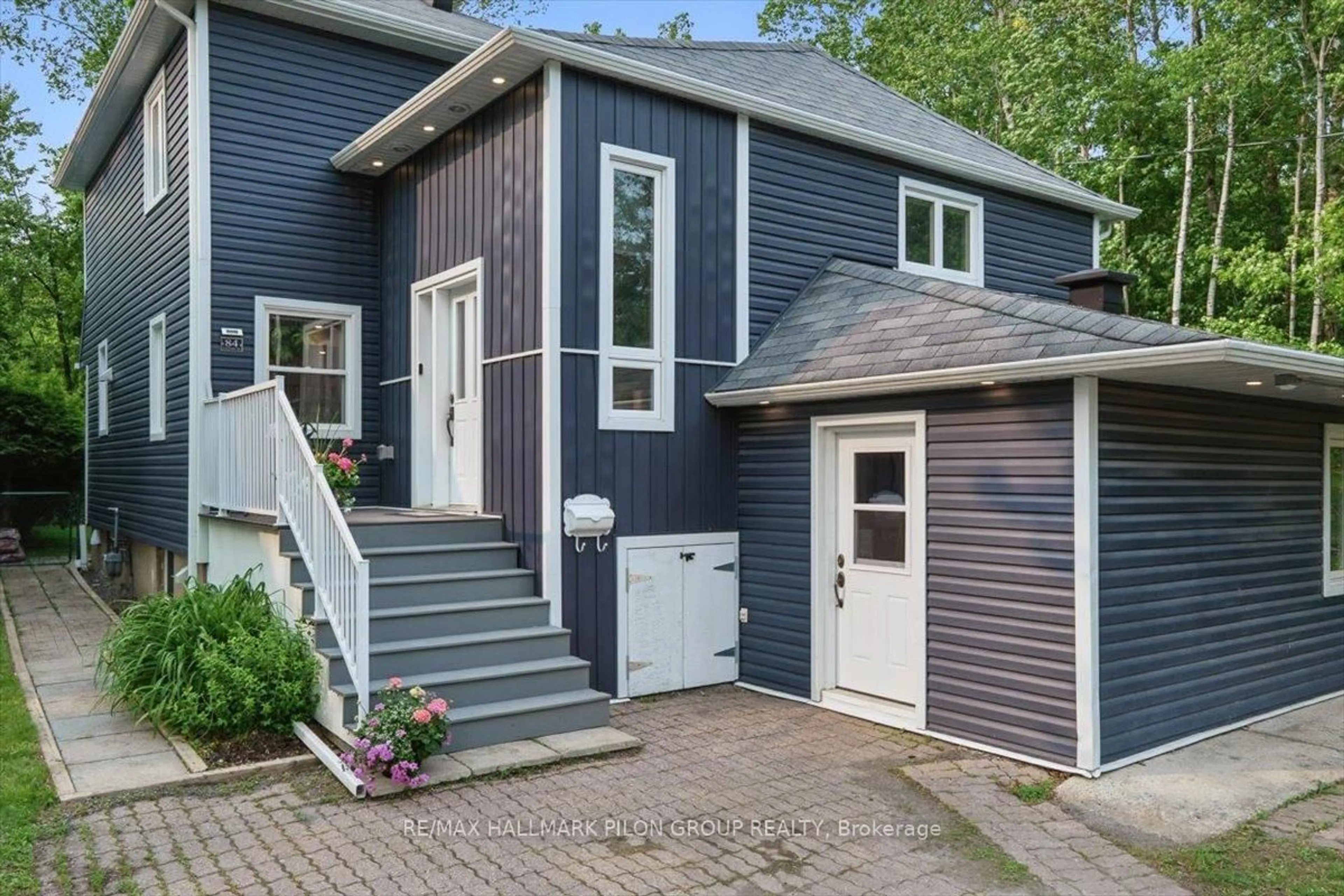 Home with vinyl exterior material, street for 84 Eastpark Dr, Ottawa Ontario K1B 4A4