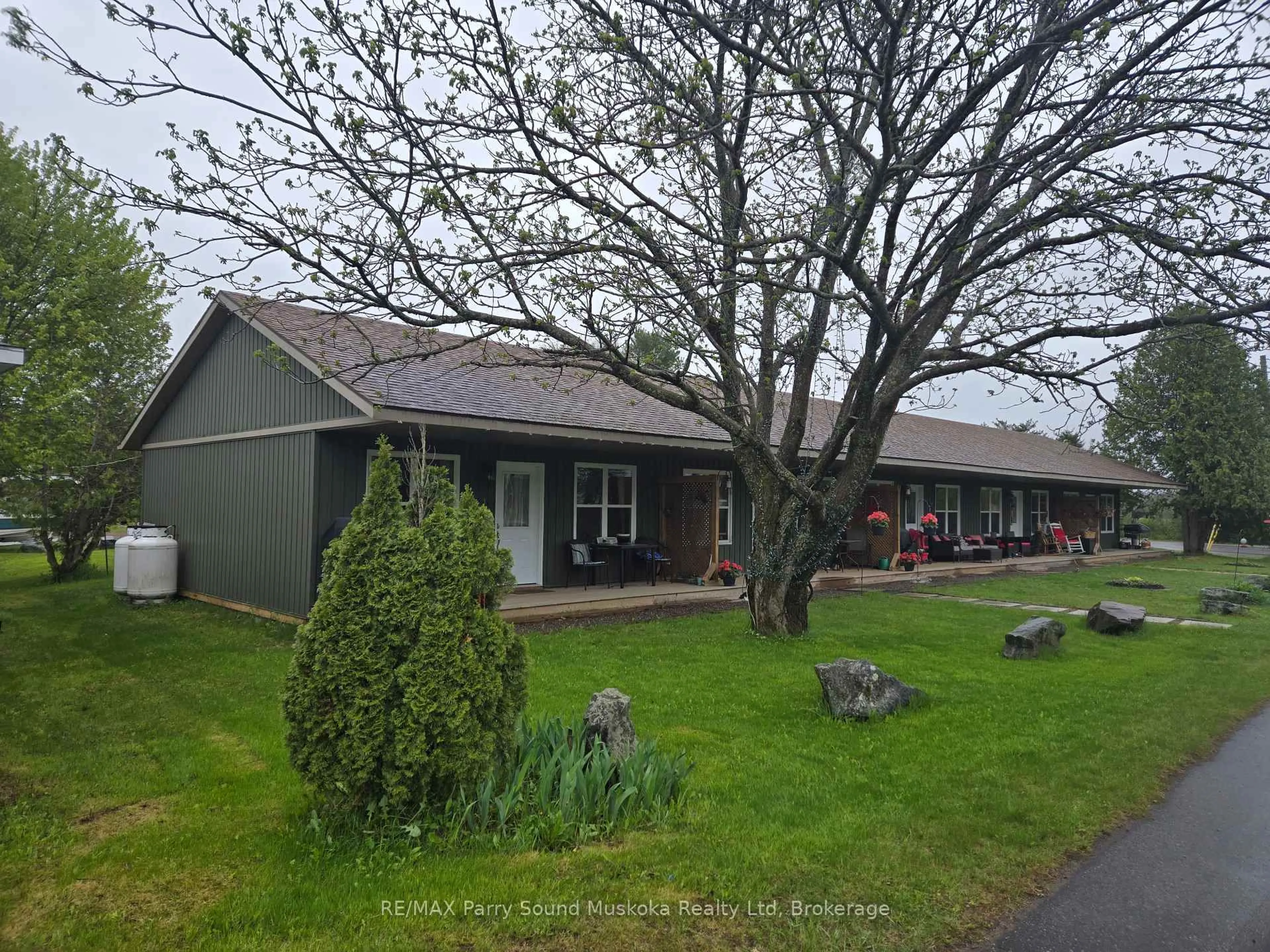 A pic from outside/outdoor area/front of a property/back of a property/a pic from drone, street for 150 Main St, Kearney Ontario P0A 1M0
