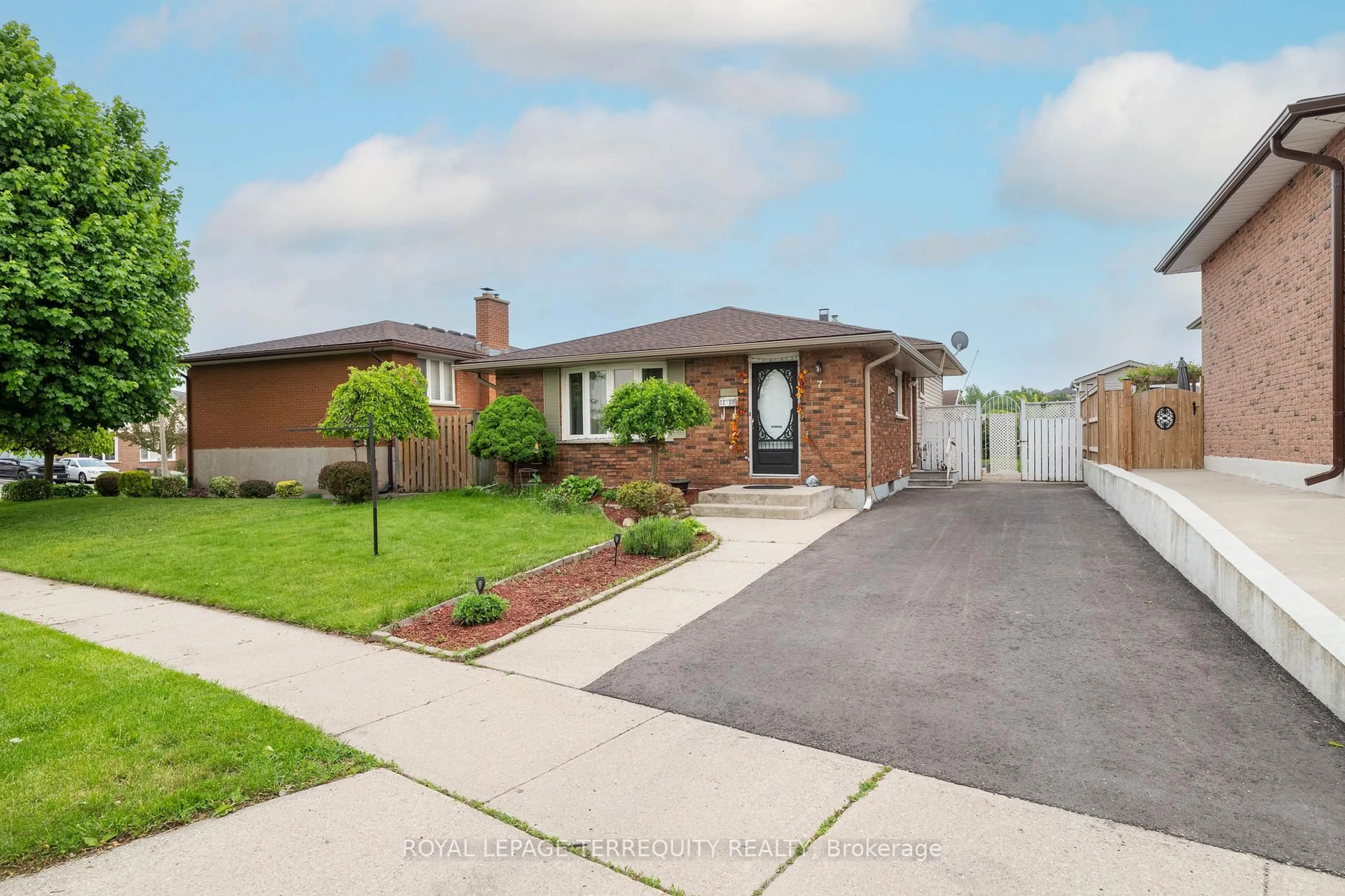 Home with brick exterior material, street for 7 Anderson Dr, Cambridge Ontario N1R 6E6