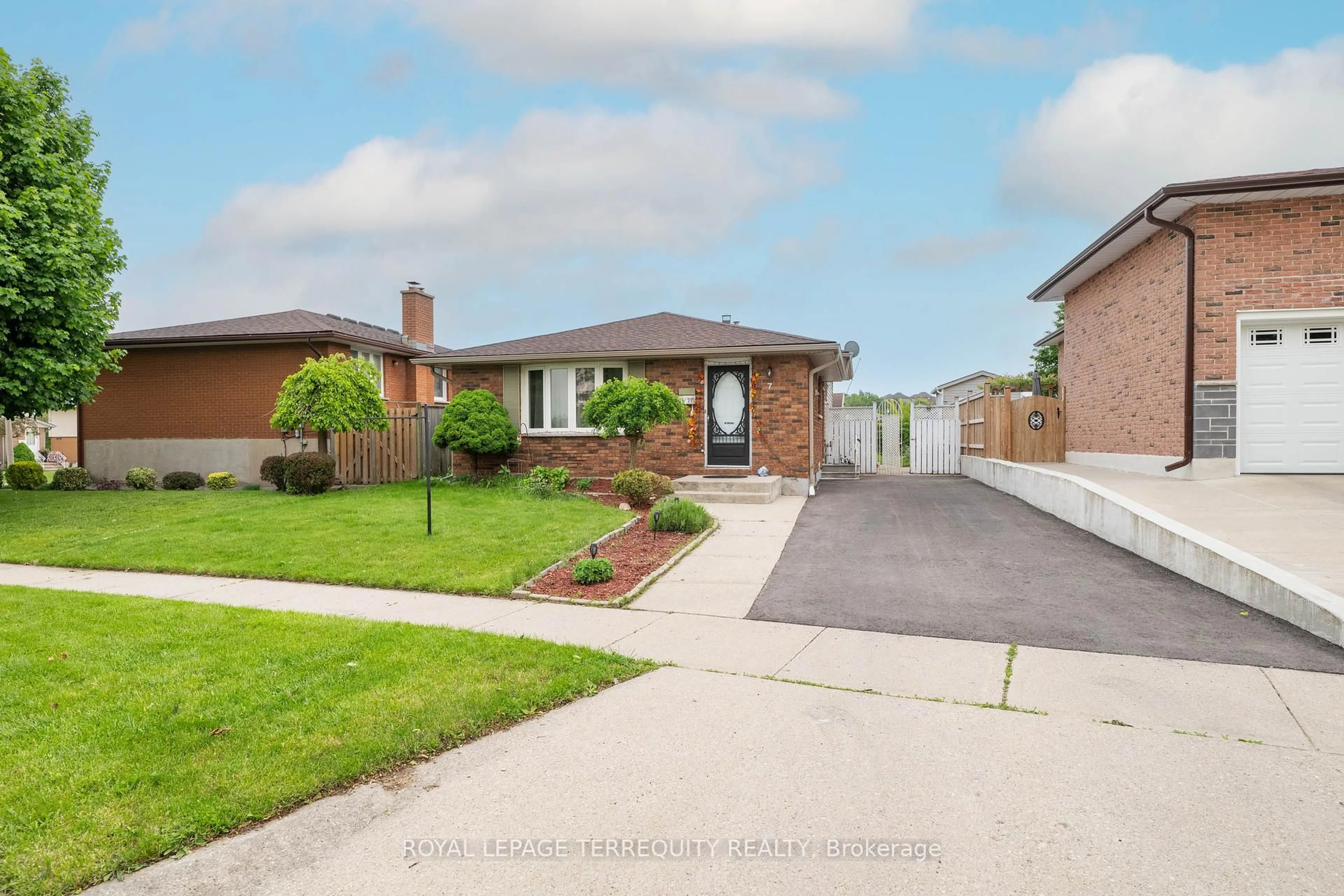 Home with brick exterior material, street for 7 Anderson Dr, Cambridge Ontario N1R 6E6