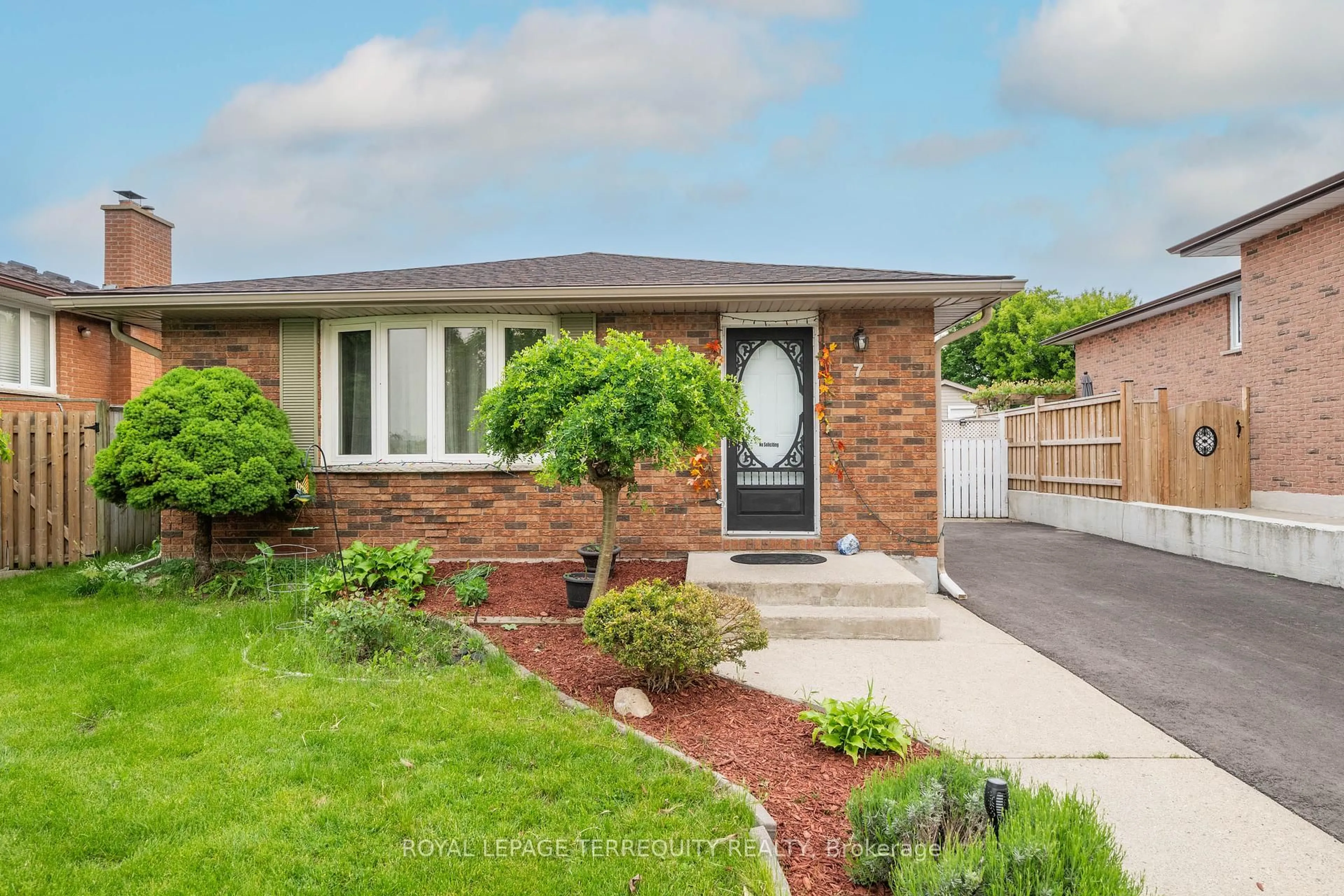 Home with brick exterior material, street for 7 Anderson Dr, Cambridge Ontario N1R 6E6