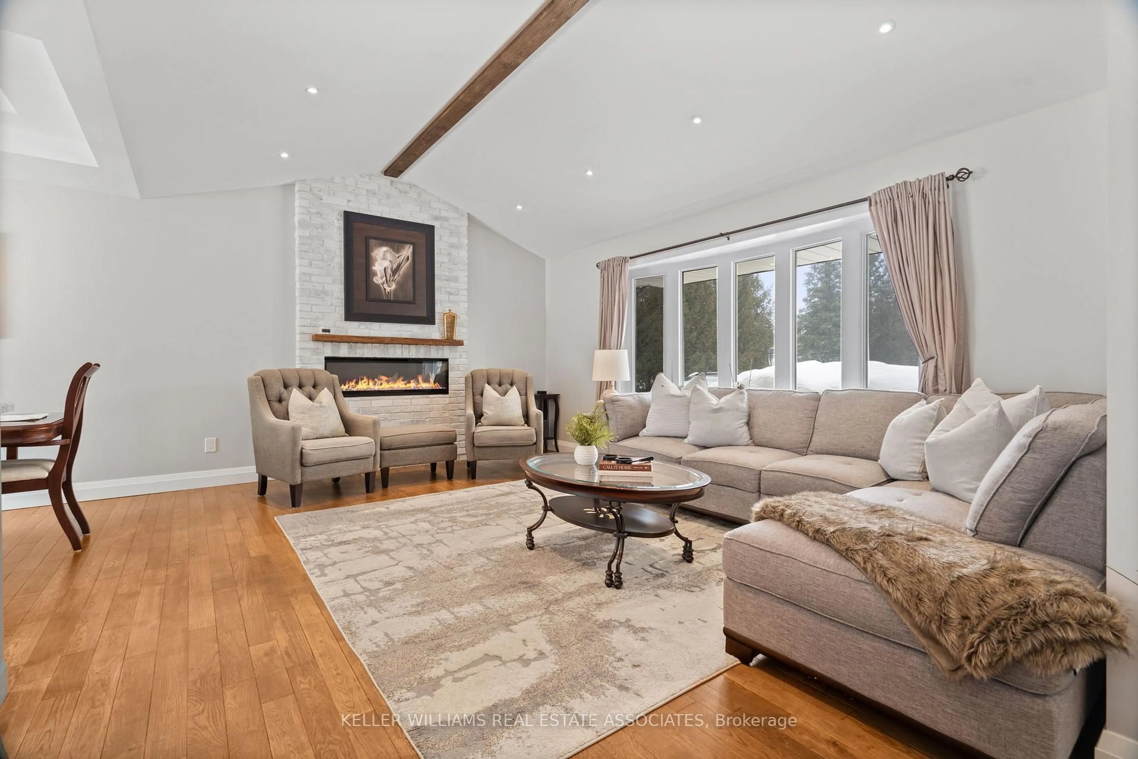 Living room with furniture, wood/laminate floor for 18 McKibbon Ave, Amaranth Ontario L9W 5M2