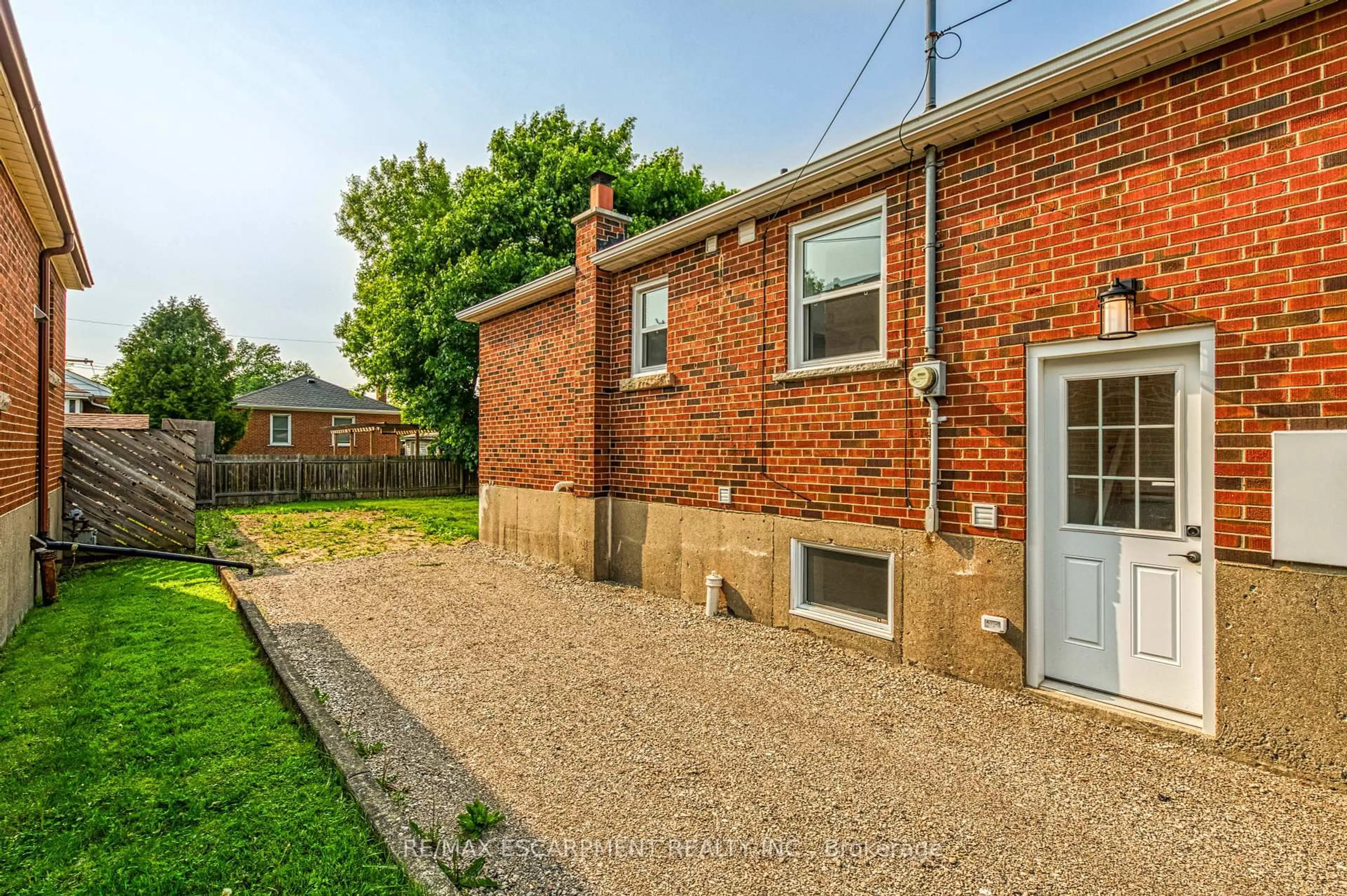 Home with brick exterior material, street for 178 East 34th St, Hamilton Ontario L8V 3W6