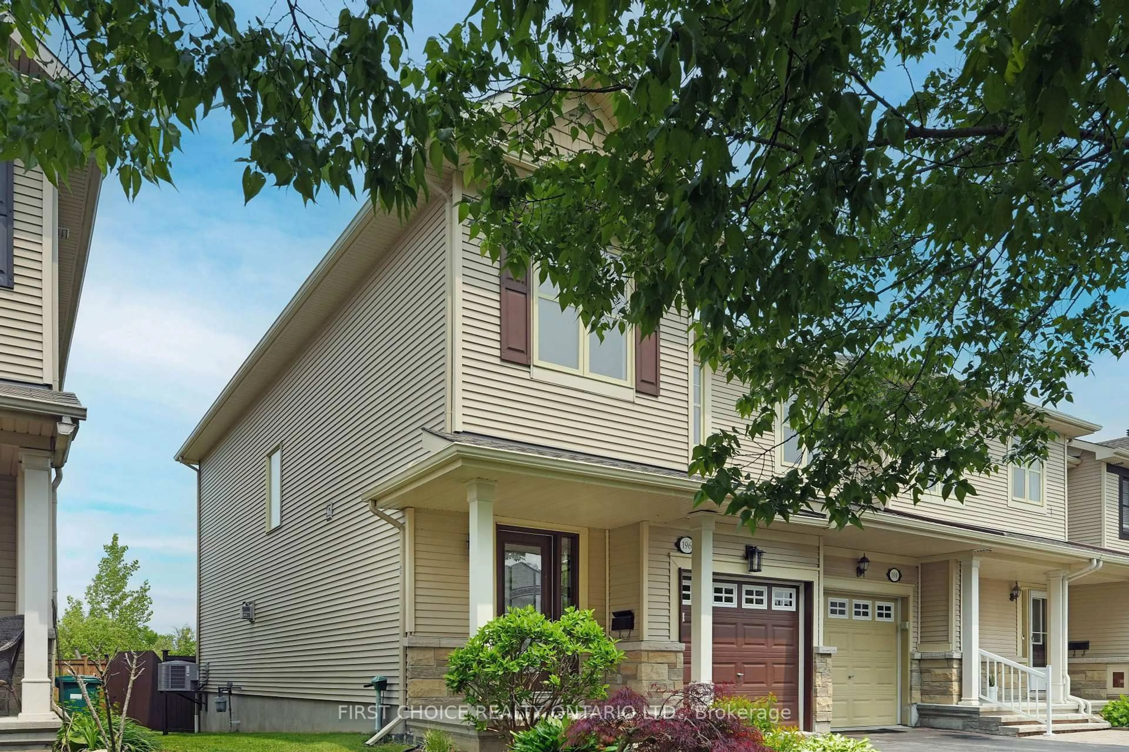 Home with vinyl exterior material, street for 196 Trail Side Circ, Orleans Ontario K4A 5B4