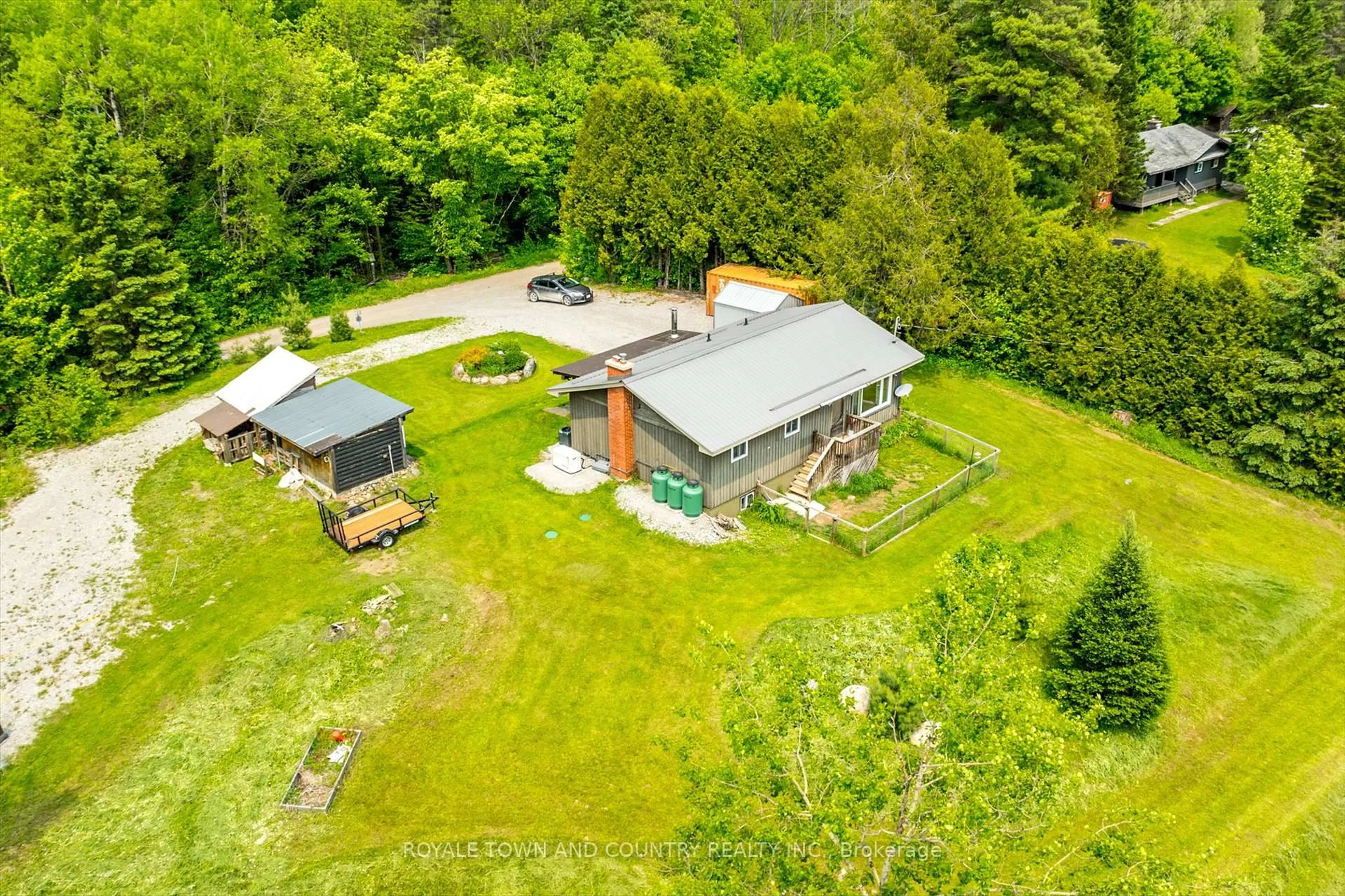 A pic from outside/outdoor area/front of a property/back of a property/a pic from drone, unknown for 1042 Tweed Dr, Highlands East Ontario K0M 1R0