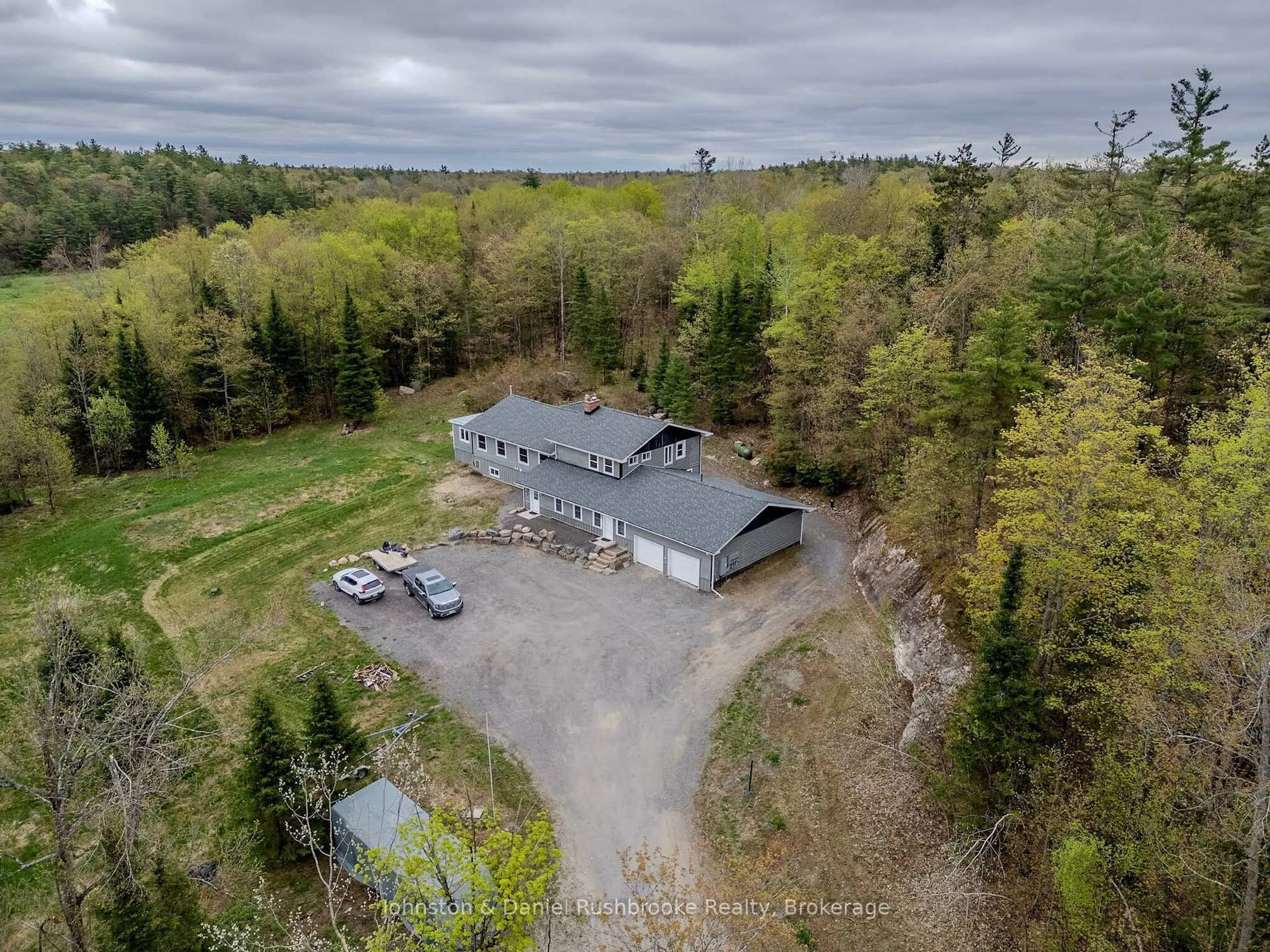 A pic from outside/outdoor area/front of a property/back of a property/a pic from drone, unknown for 1267 Silver Lake Rd, Gravenhurst Ontario P1P 1V5