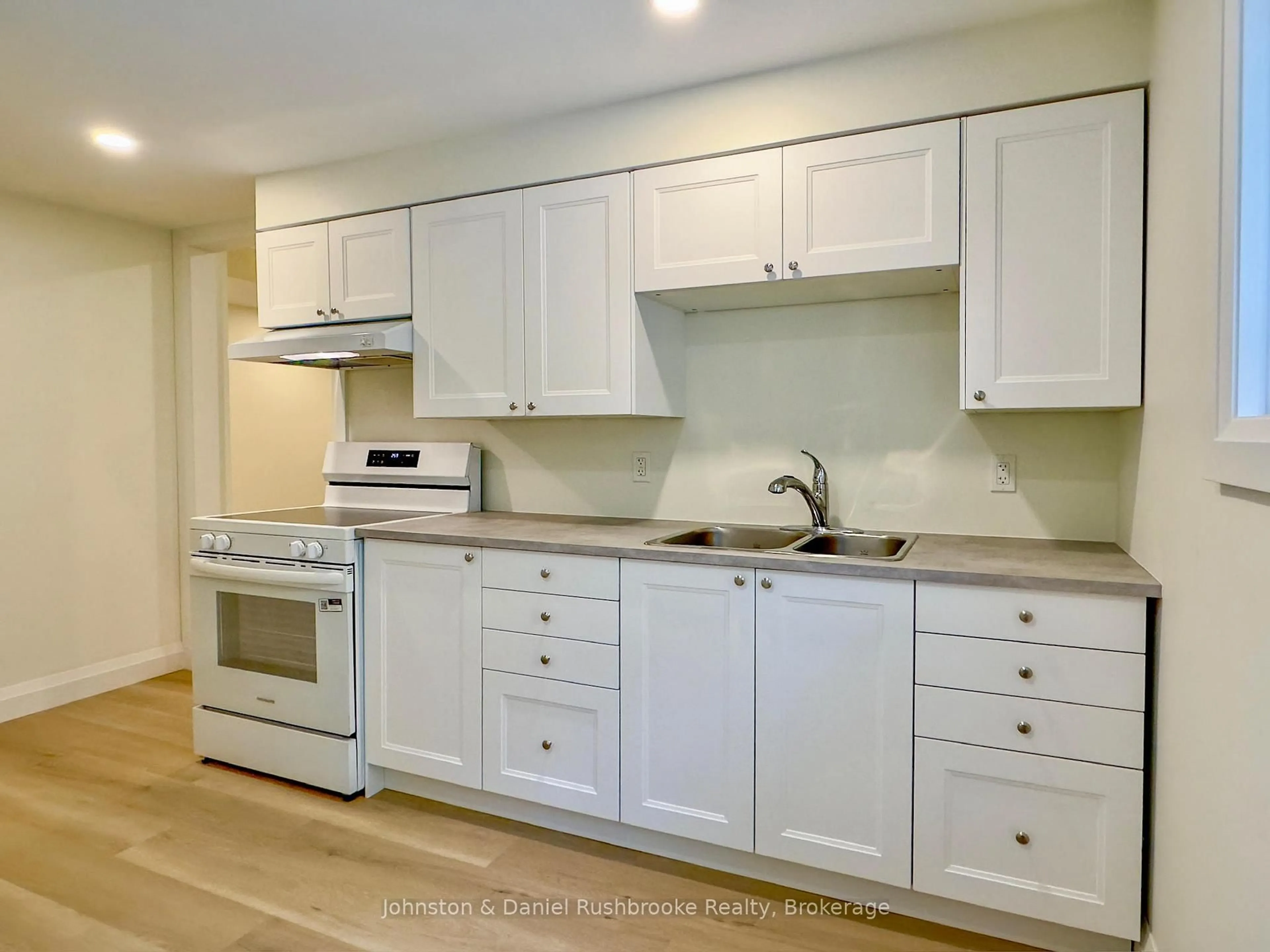 Standard kitchen, unknown for 1267 Silver Lake Rd, Gravenhurst Ontario P1P 1V5