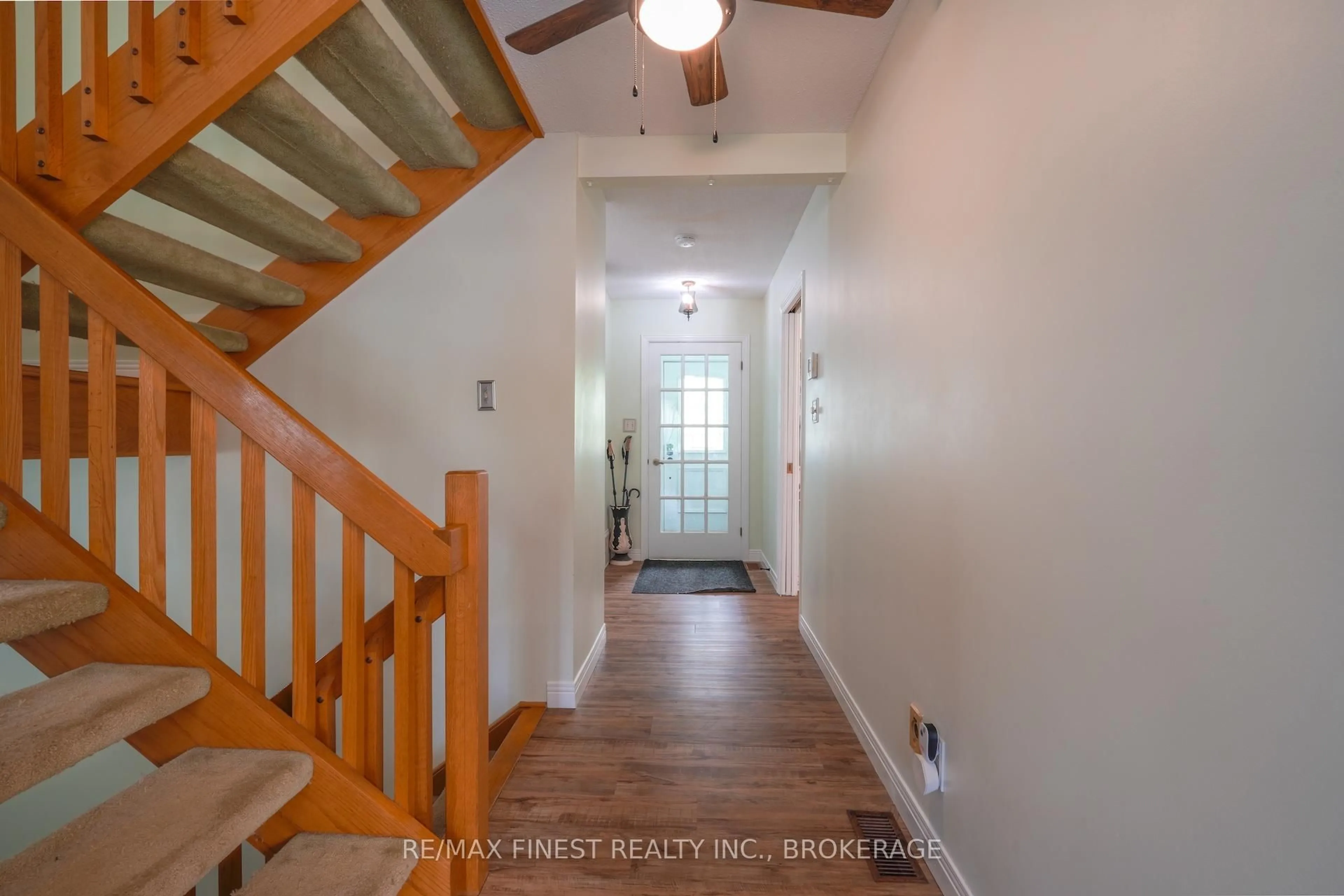 Indoor entryway for 465 William St, Gananoque Ontario K7G 3A8
