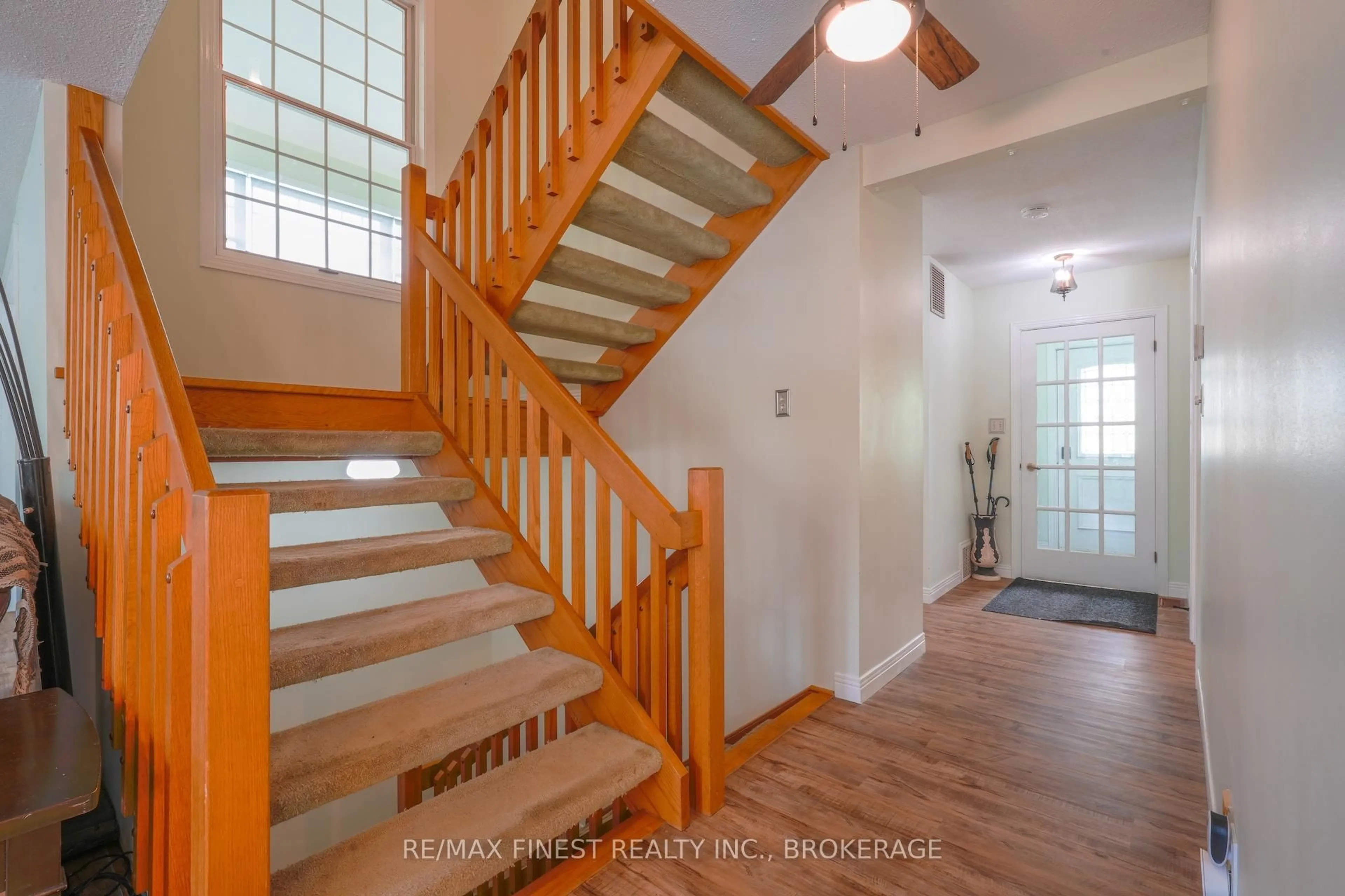 Indoor entryway for 465 William St, Gananoque Ontario K7G 3A8
