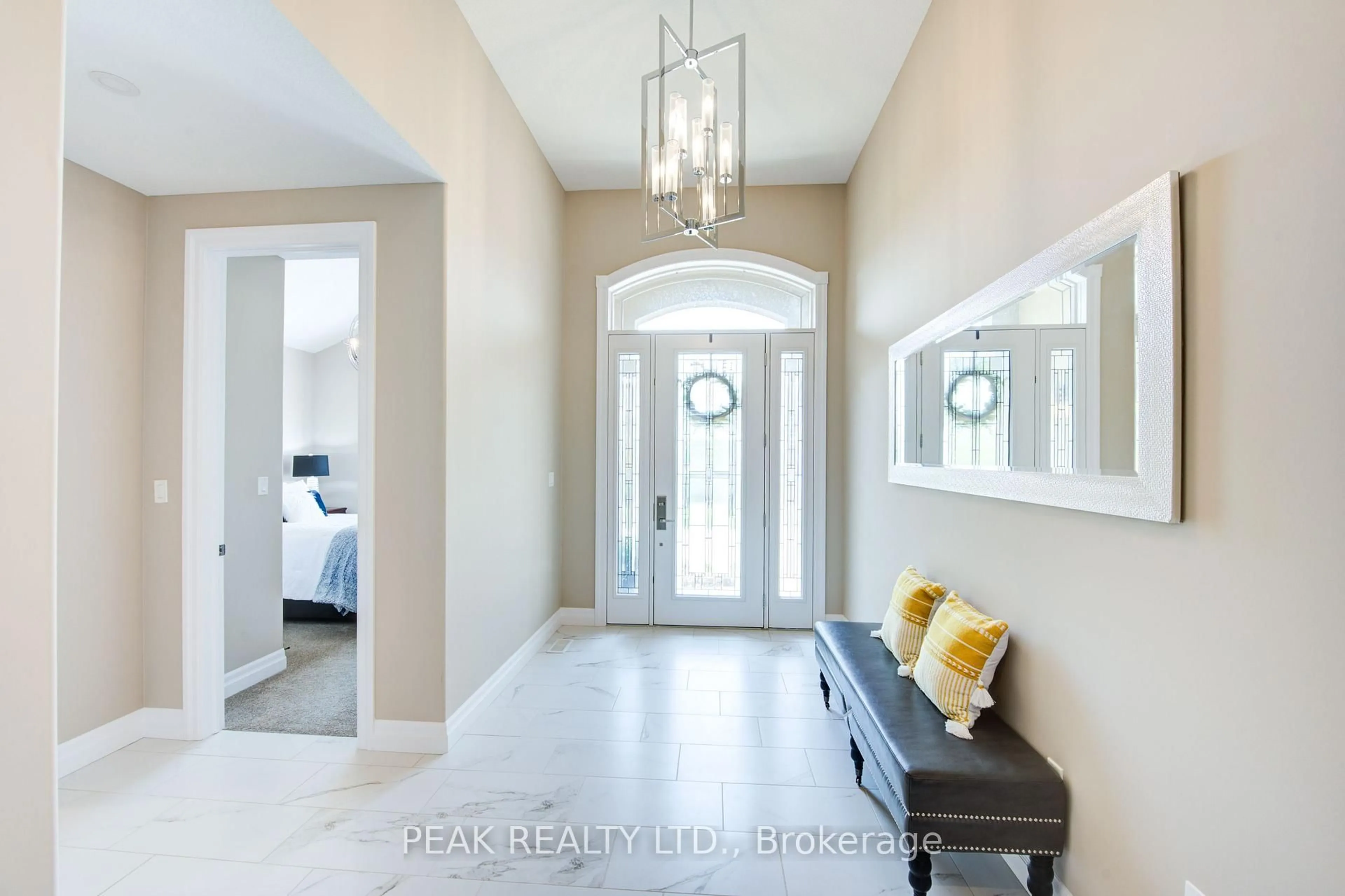 Indoor entryway for 8 Loganville Lane, Wilmot Ontario N3A 0G2