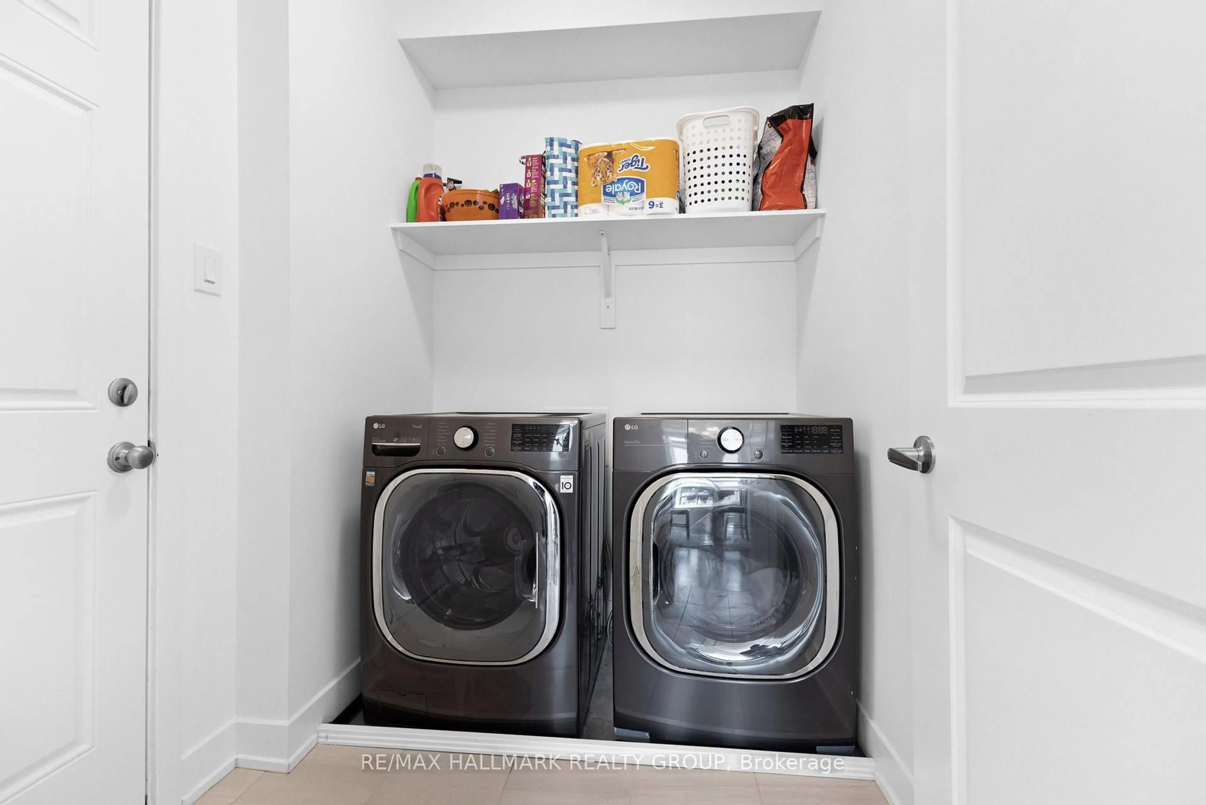Laundry room for 297 Broadridge Cres, Ottawa Ontario K1W 0H1
