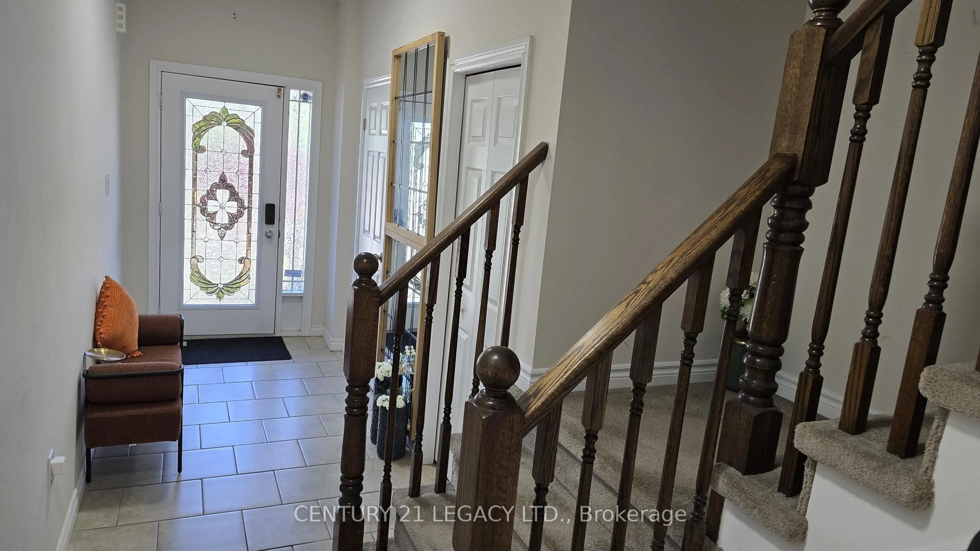 Indoor foyer for 345 Glancaster Rd #21, Hamilton Ontario L9G 3K9