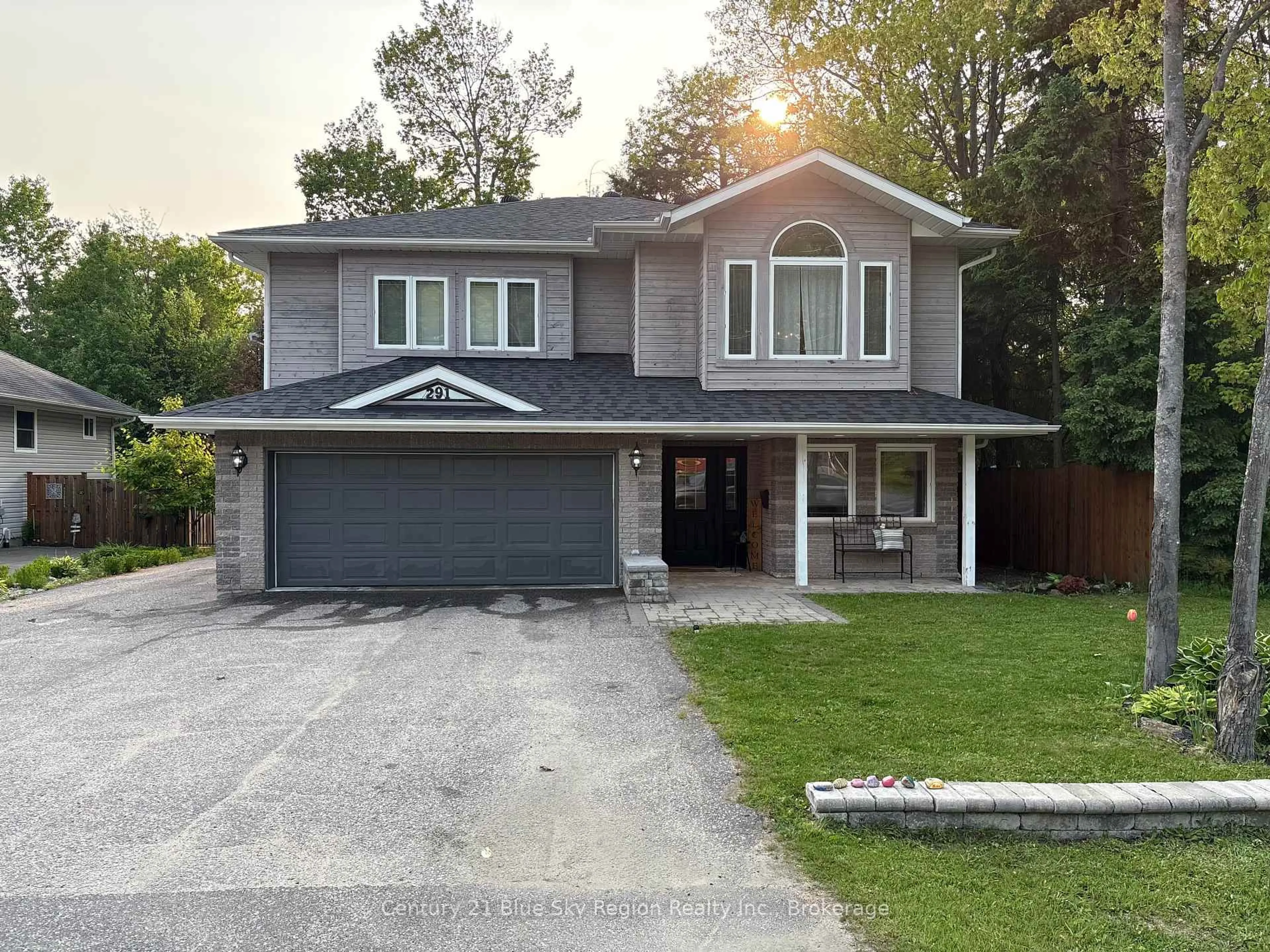 Home with vinyl exterior material, street for 291 GREENHILL Ave, North Bay Ontario P1C 1J1