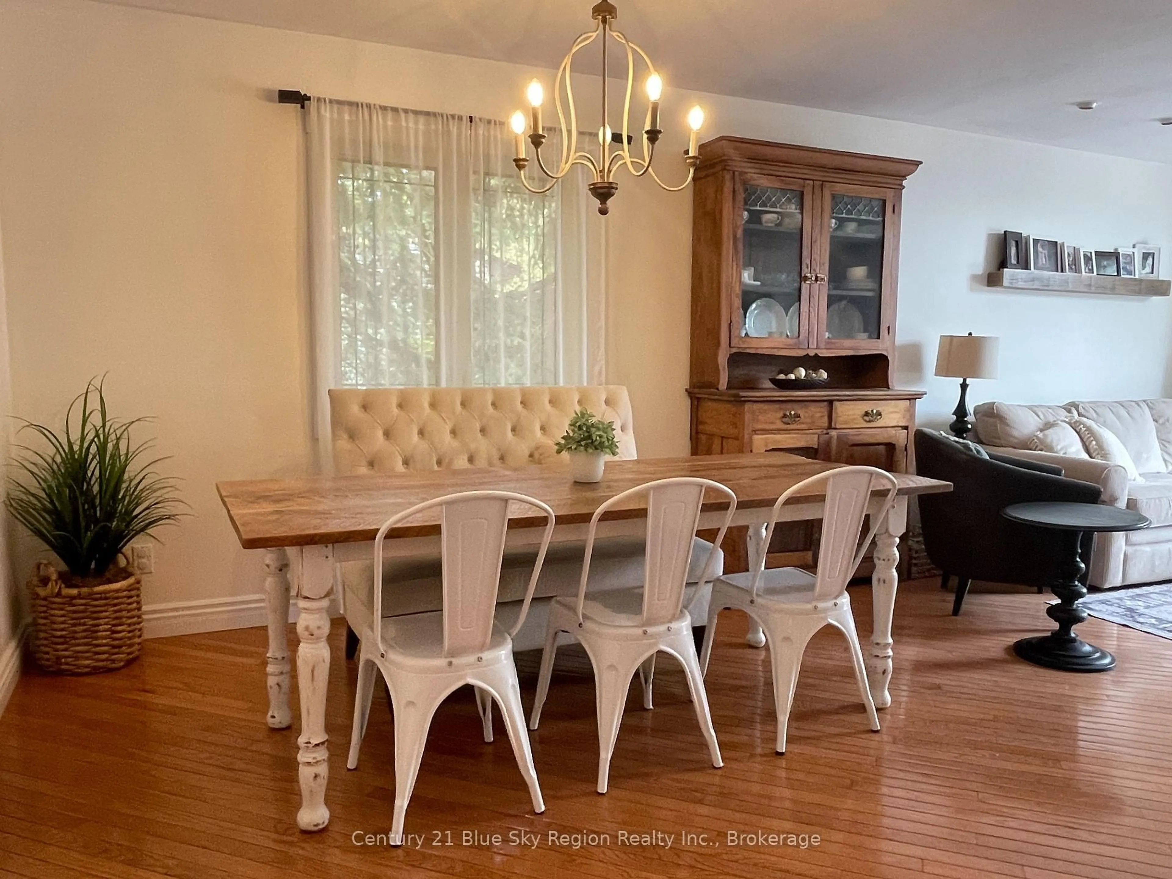 Dining room, wood/laminate floor for 291 GREENHILL Ave, North Bay Ontario P1C 1J1