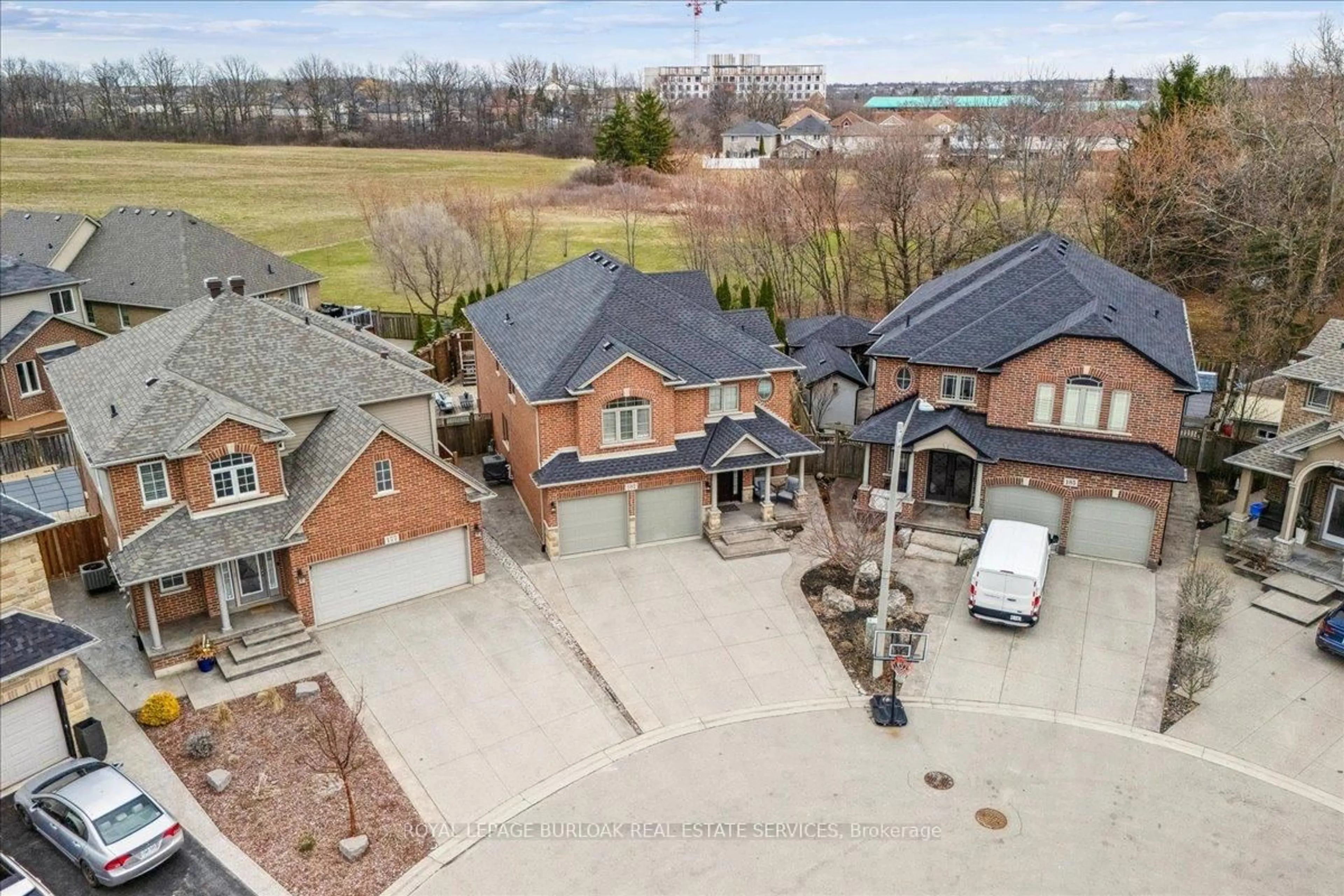 A pic from outside/outdoor area/front of a property/back of a property/a pic from drone, street for 181 Theodore Dr, Hamilton Ontario L9A 0A5