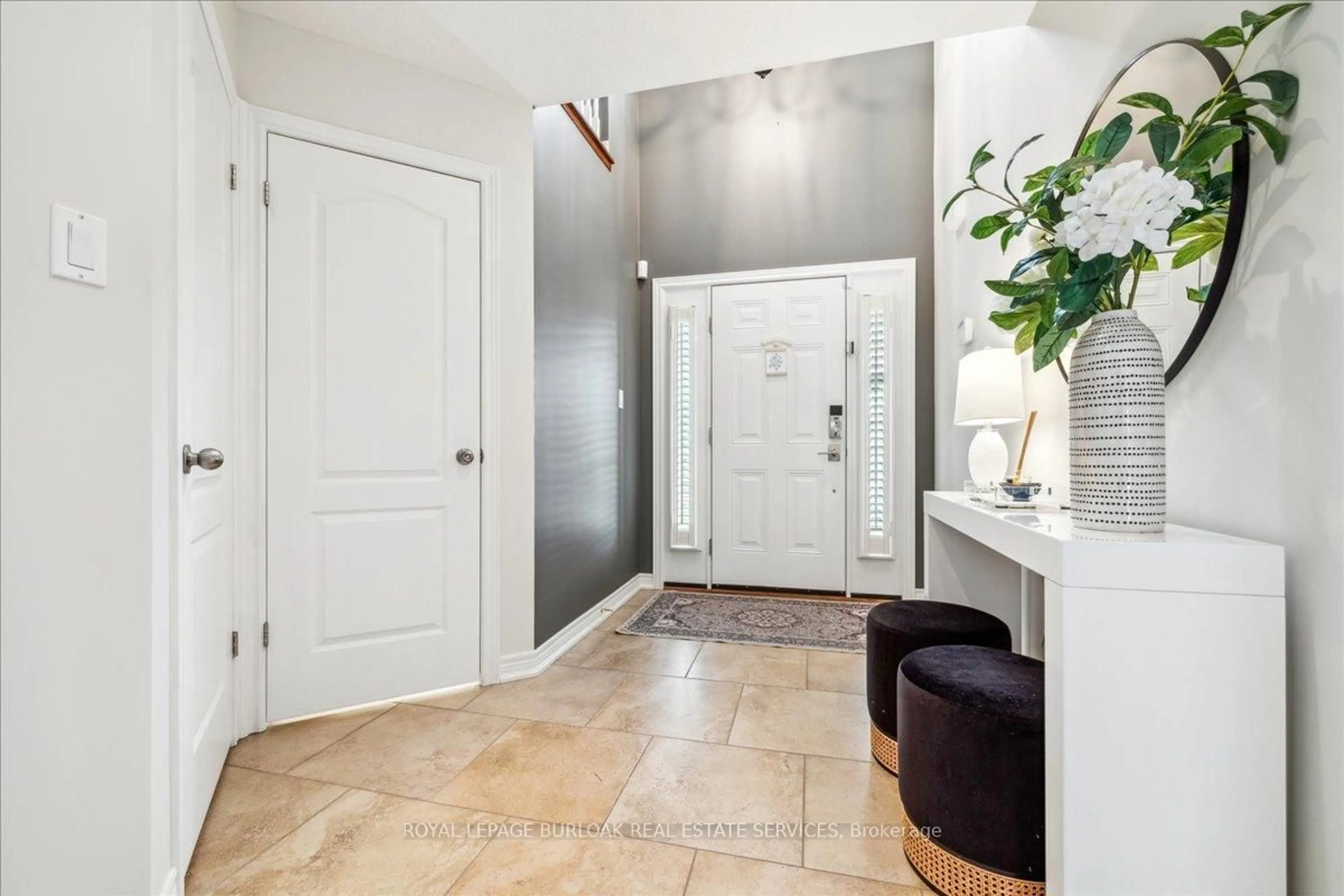 Indoor entryway for 181 Theodore Dr, Hamilton Ontario L9A 0A5