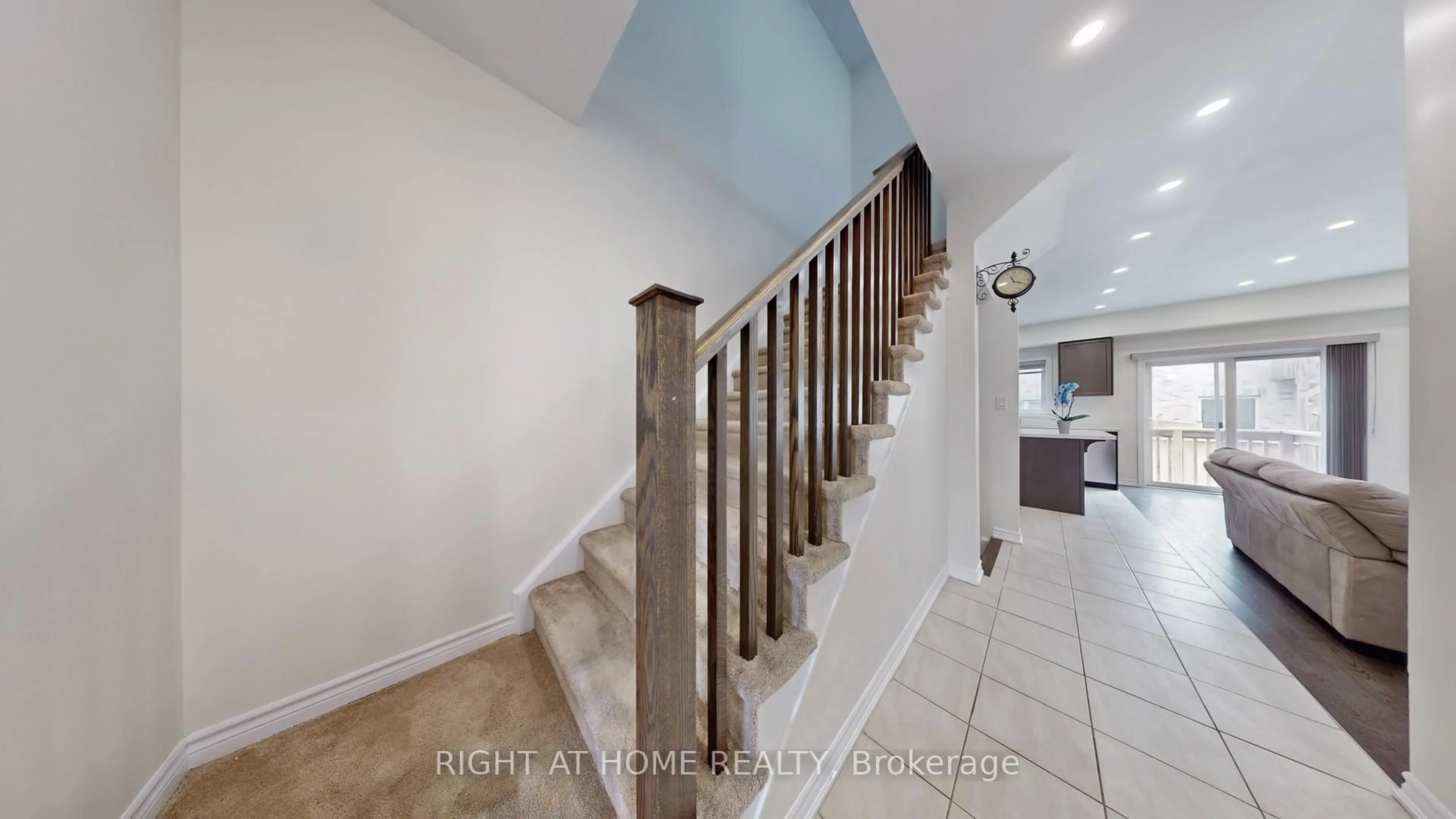 Unknown for 124 Mosaic Dr, Hamilton Ontario L8B 1W4