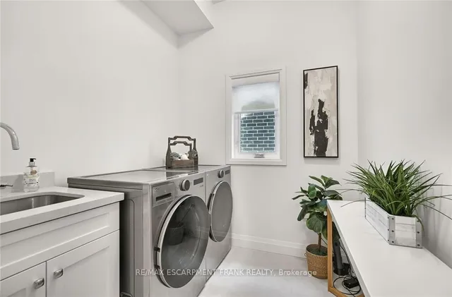 Additional property image - 391 KLEIN Circ