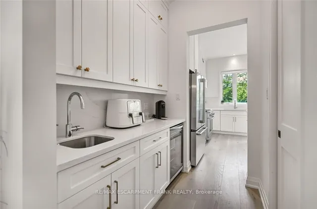 Additional property image - 391 KLEIN Circ