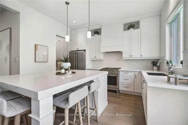Additional property image - 391 KLEIN Circ