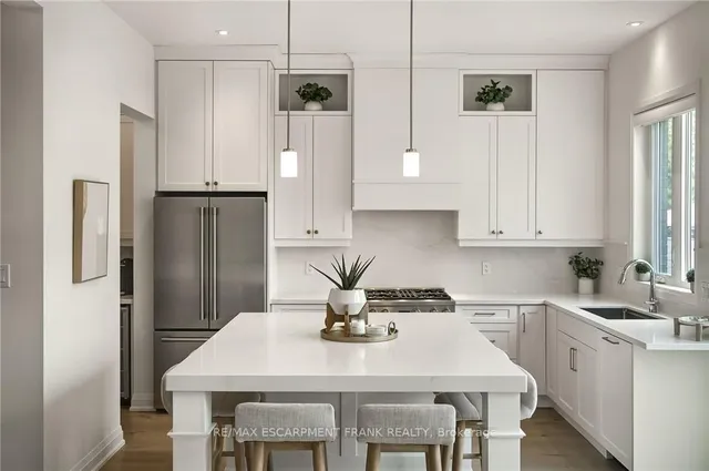 Additional property image - 391 KLEIN Circ