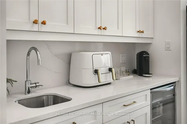 Additional property image - 391 KLEIN Circ